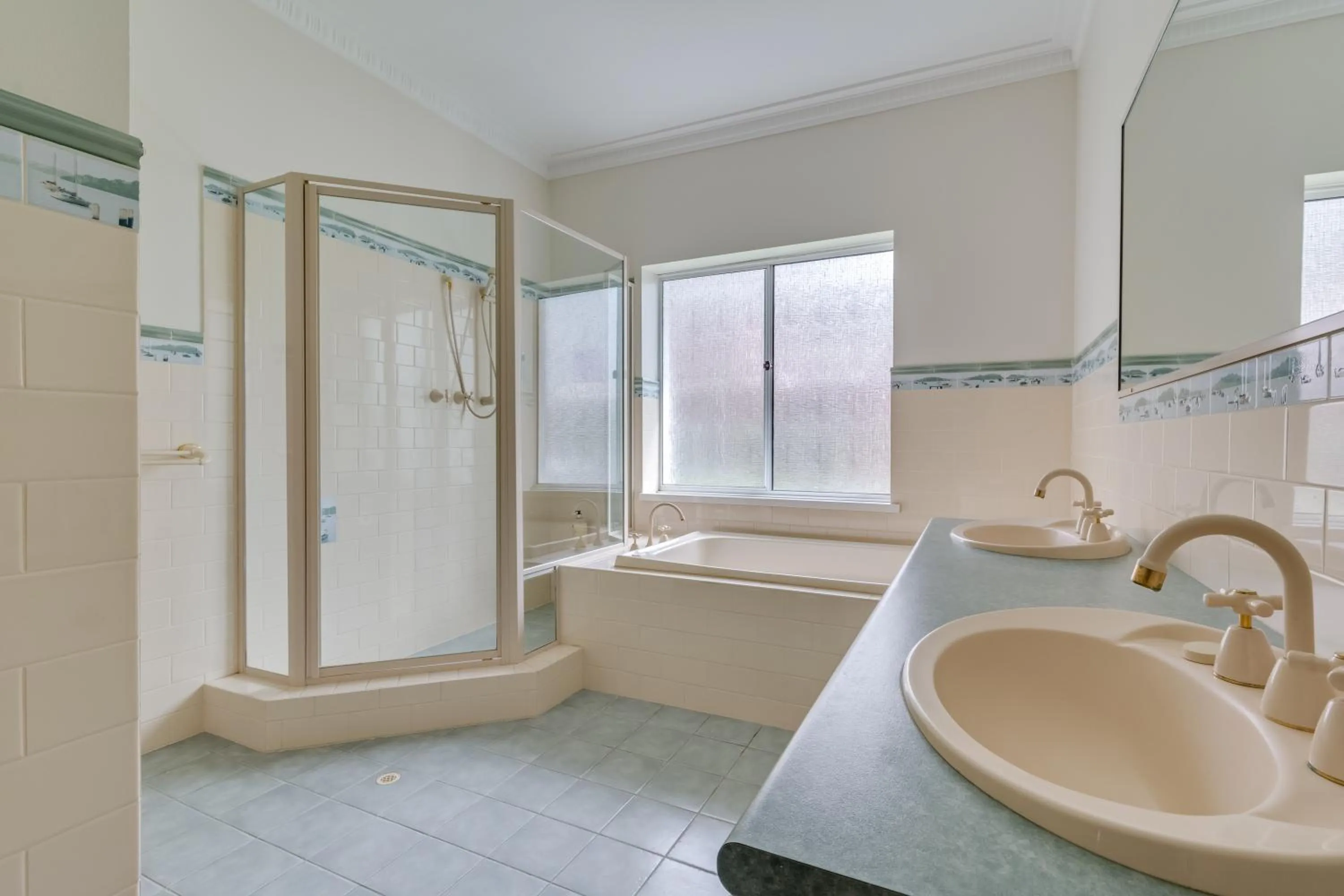 Bathroom in Serpentine Rose