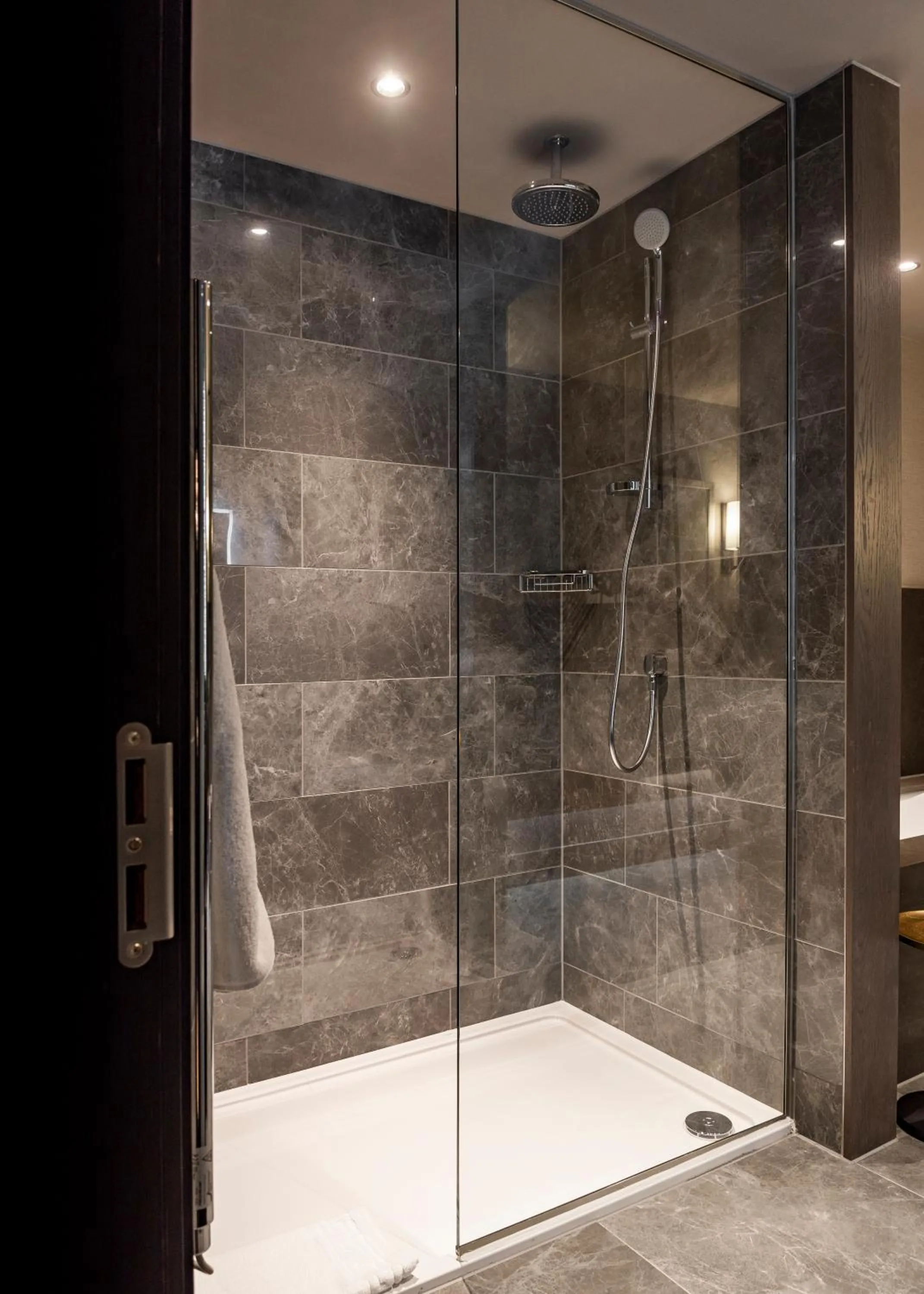 Shower in Dakota Manchester