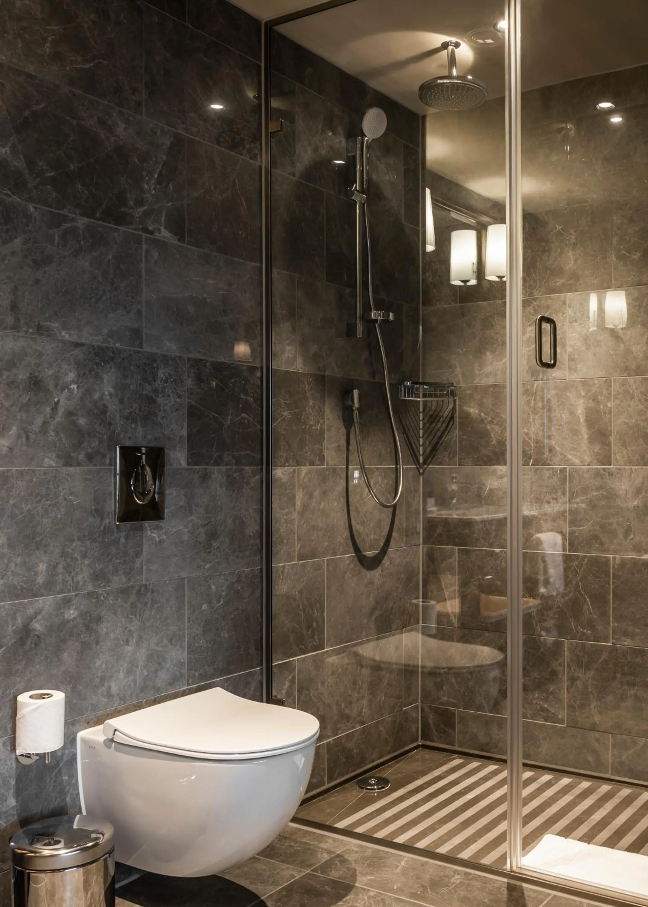 Shower in Dakota Manchester