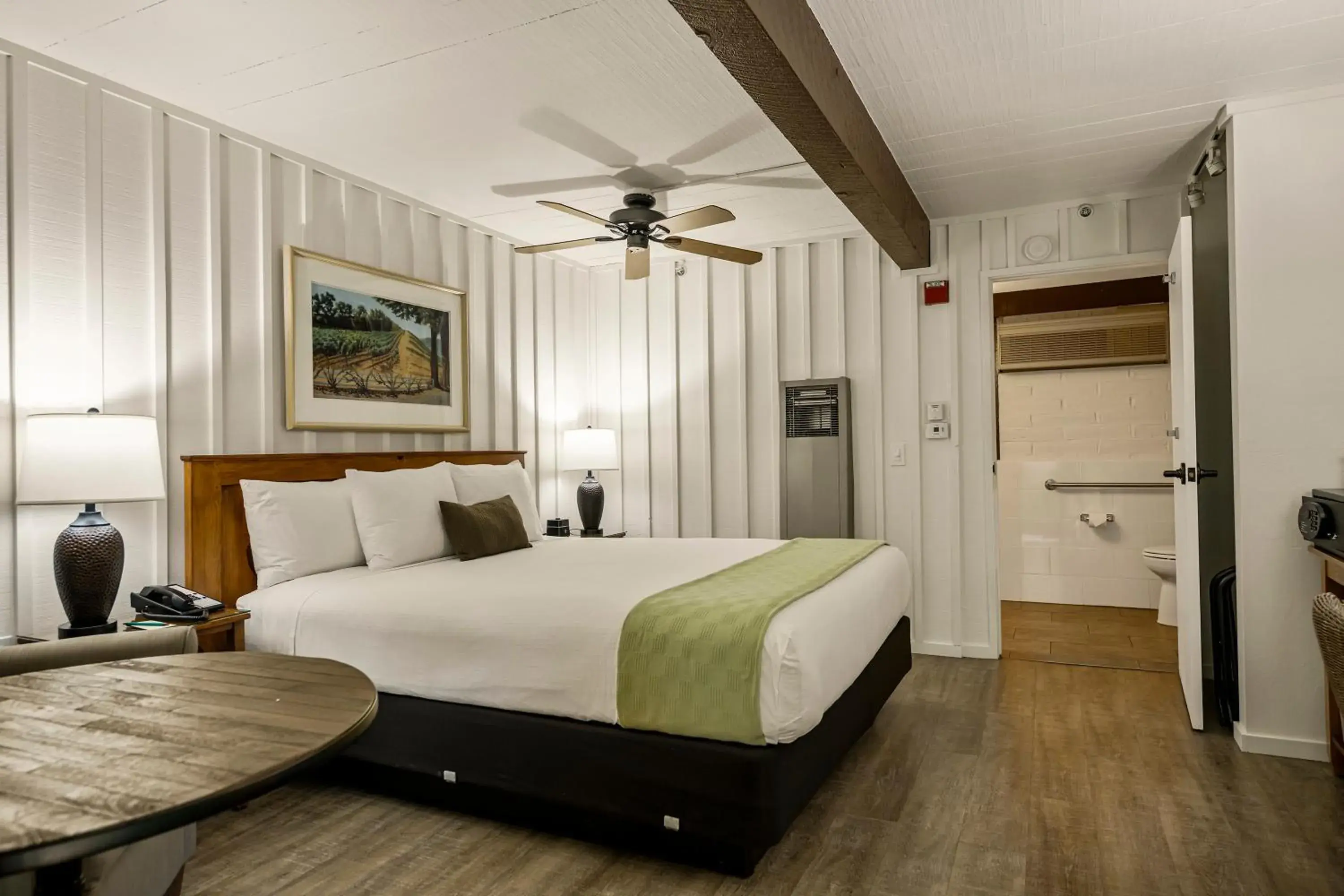 Standard King Room - Disability Access in El Pueblo Inn Standard King Room - Disability Access in El Pueblo Inn