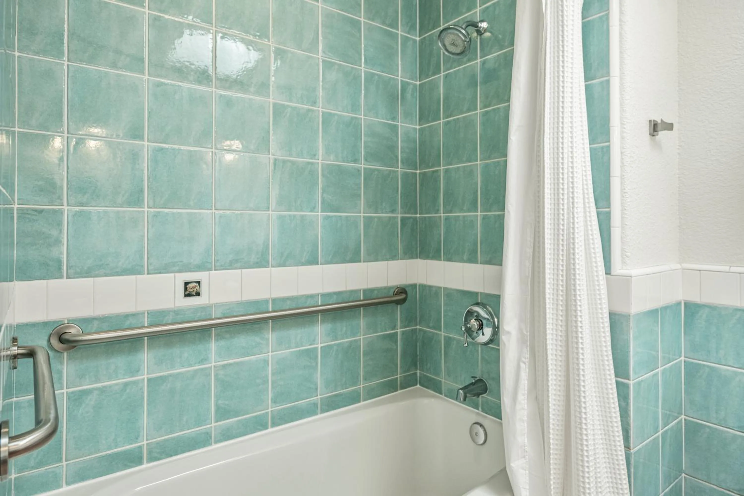 Bathroom in El Pueblo Inn