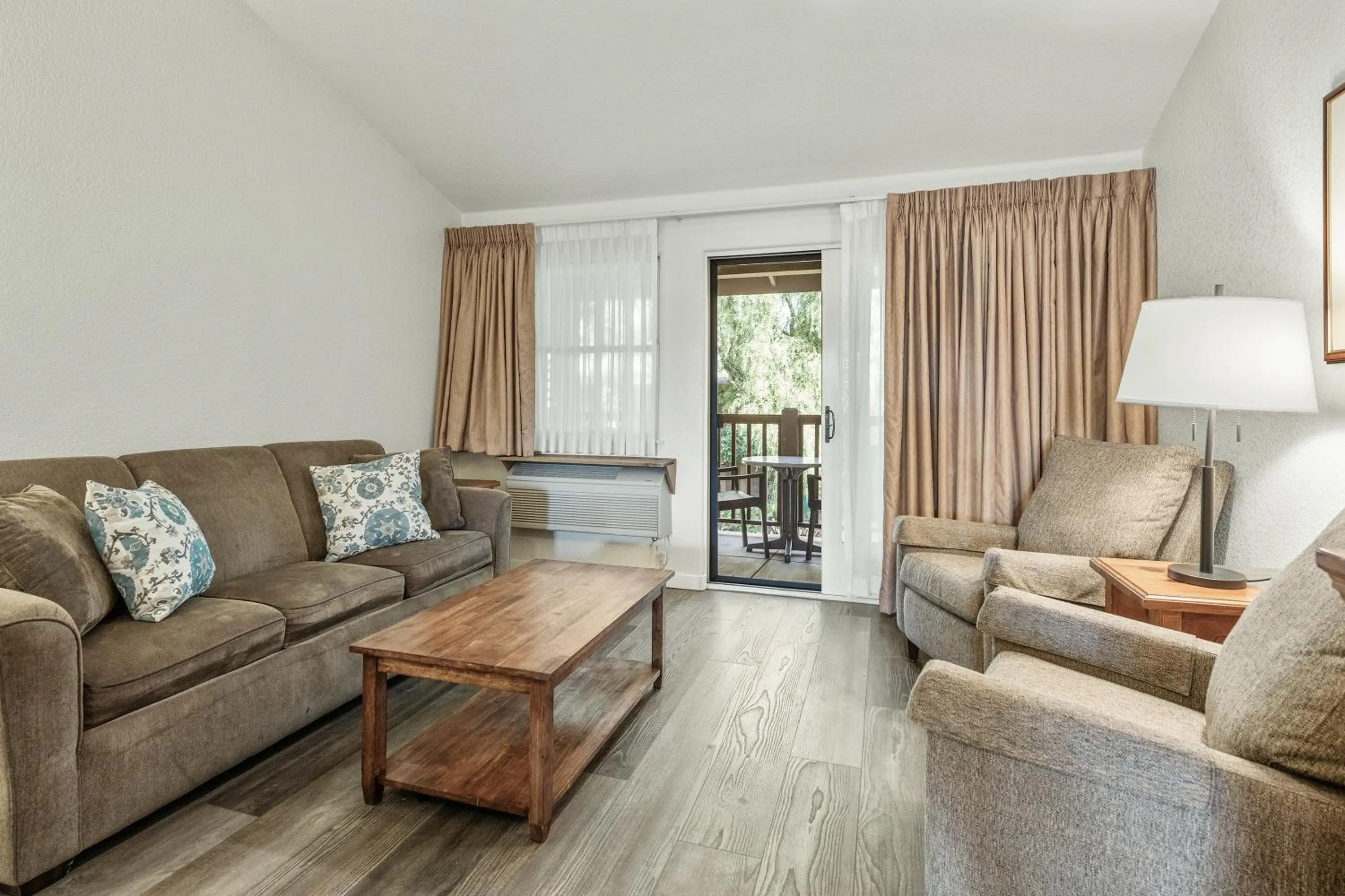 Bedroom in El Pueblo Inn