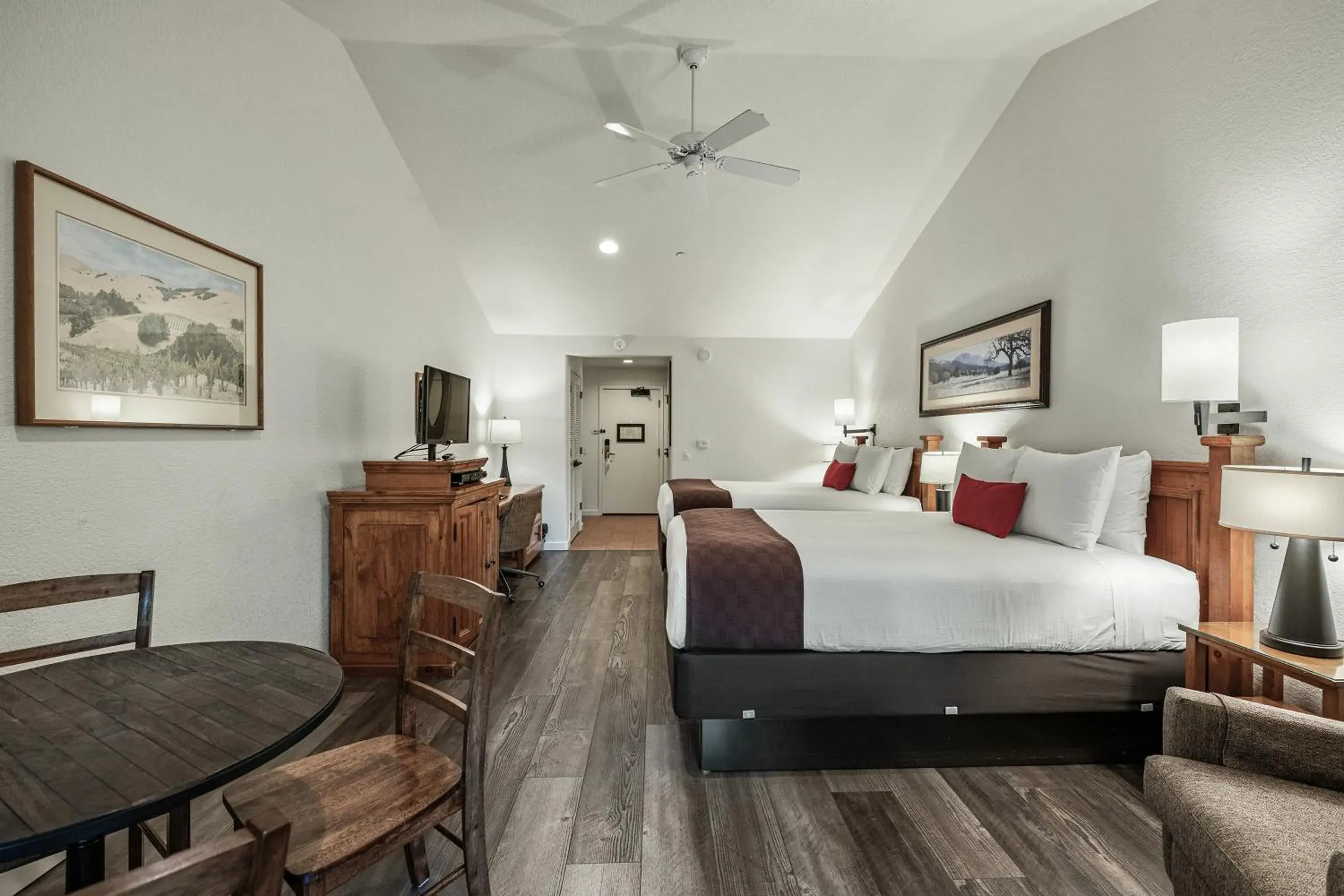 Deluxe Queen Room - Disability Access in El Pueblo Inn Deluxe Queen Room - Disability Access in El Pueblo Inn