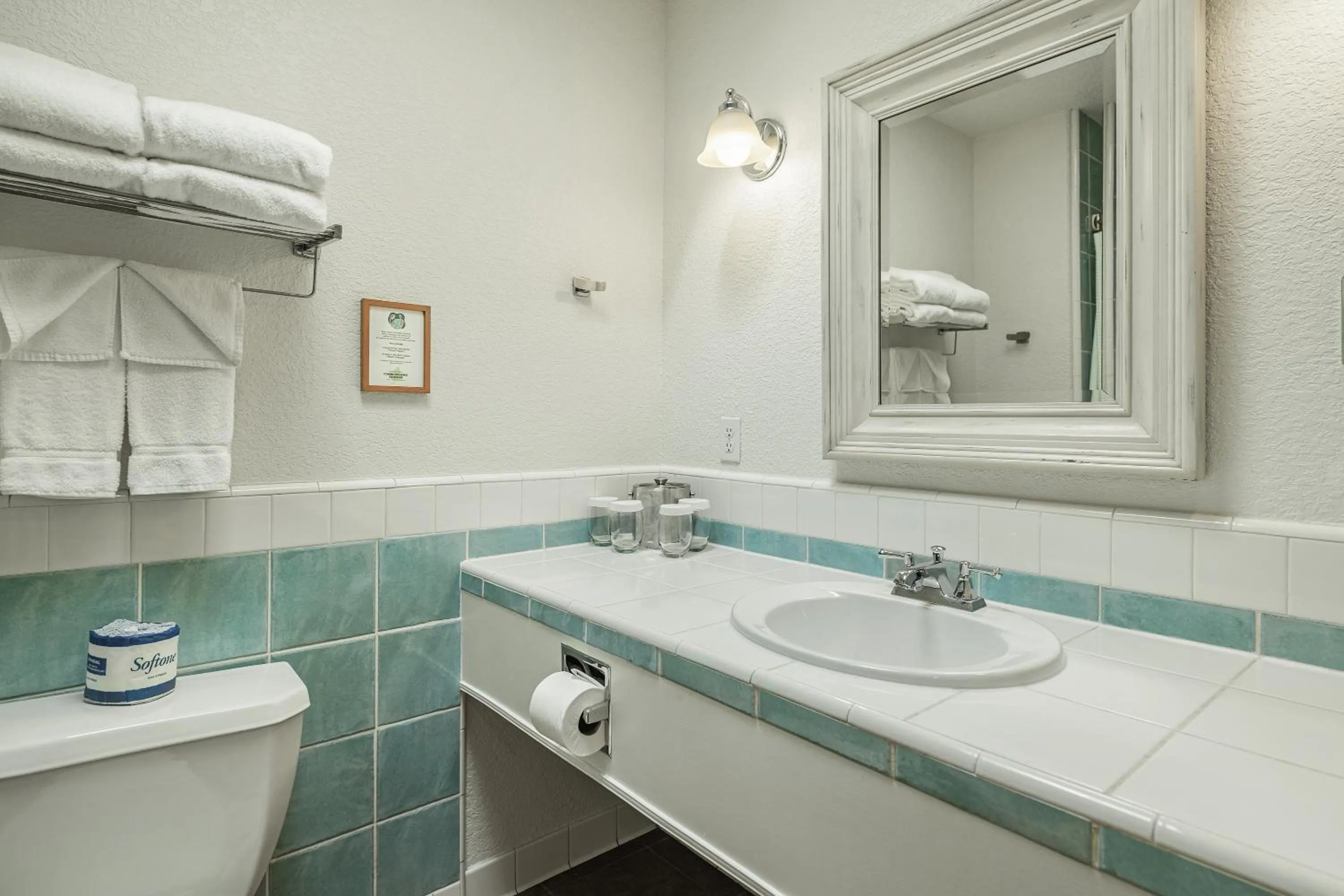 Bathroom in El Pueblo Inn