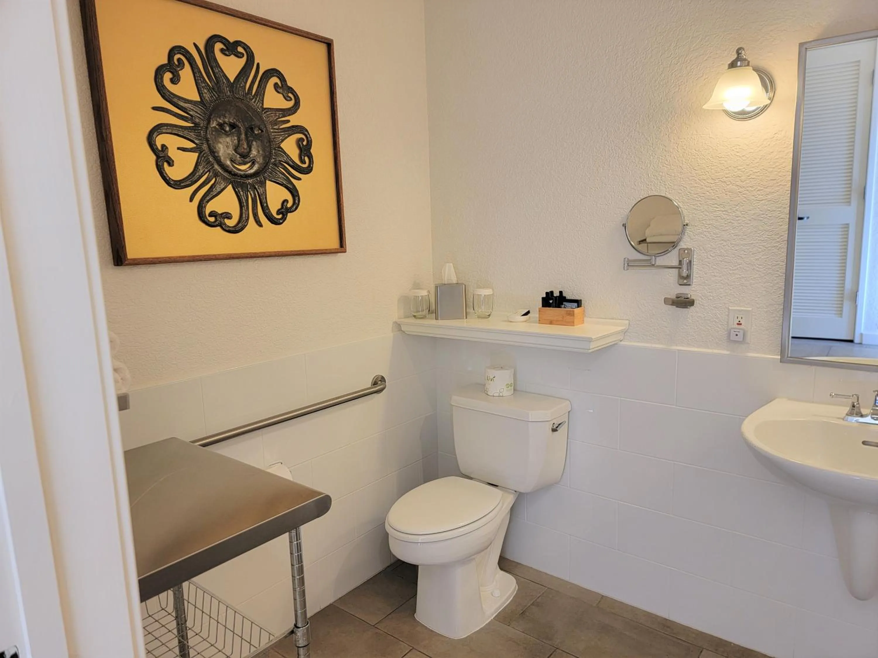 Bathroom in El Pueblo Inn