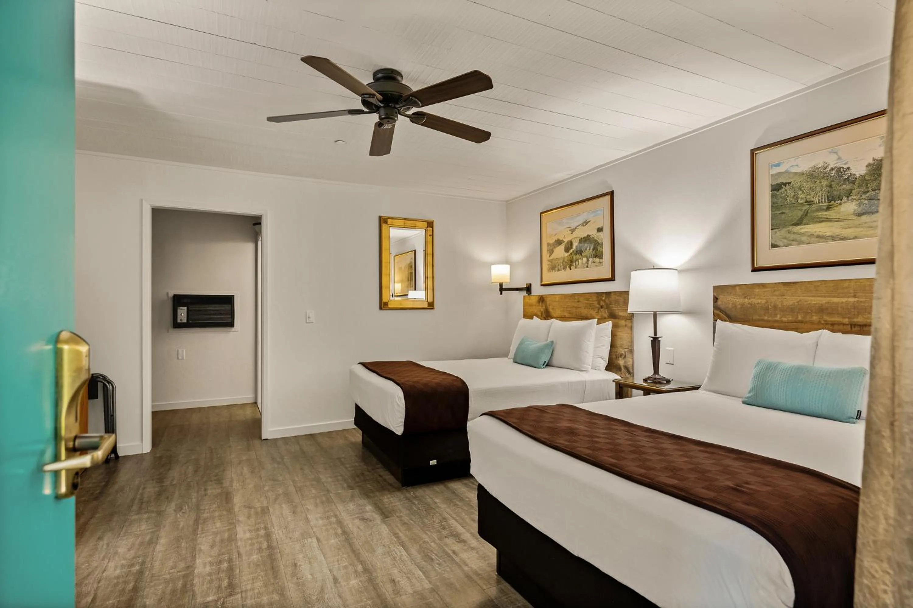 Bedroom, Bed in El Pueblo Inn