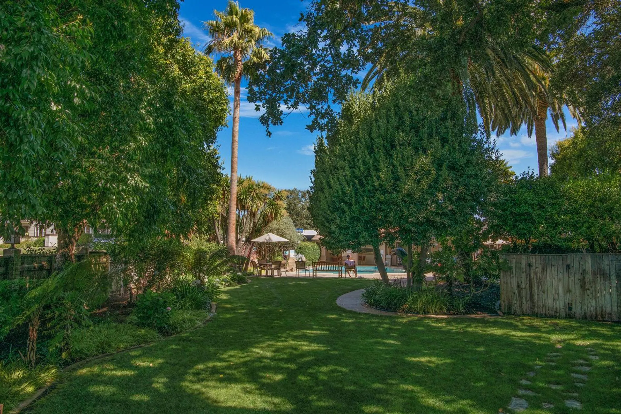 Garden in El Pueblo Inn