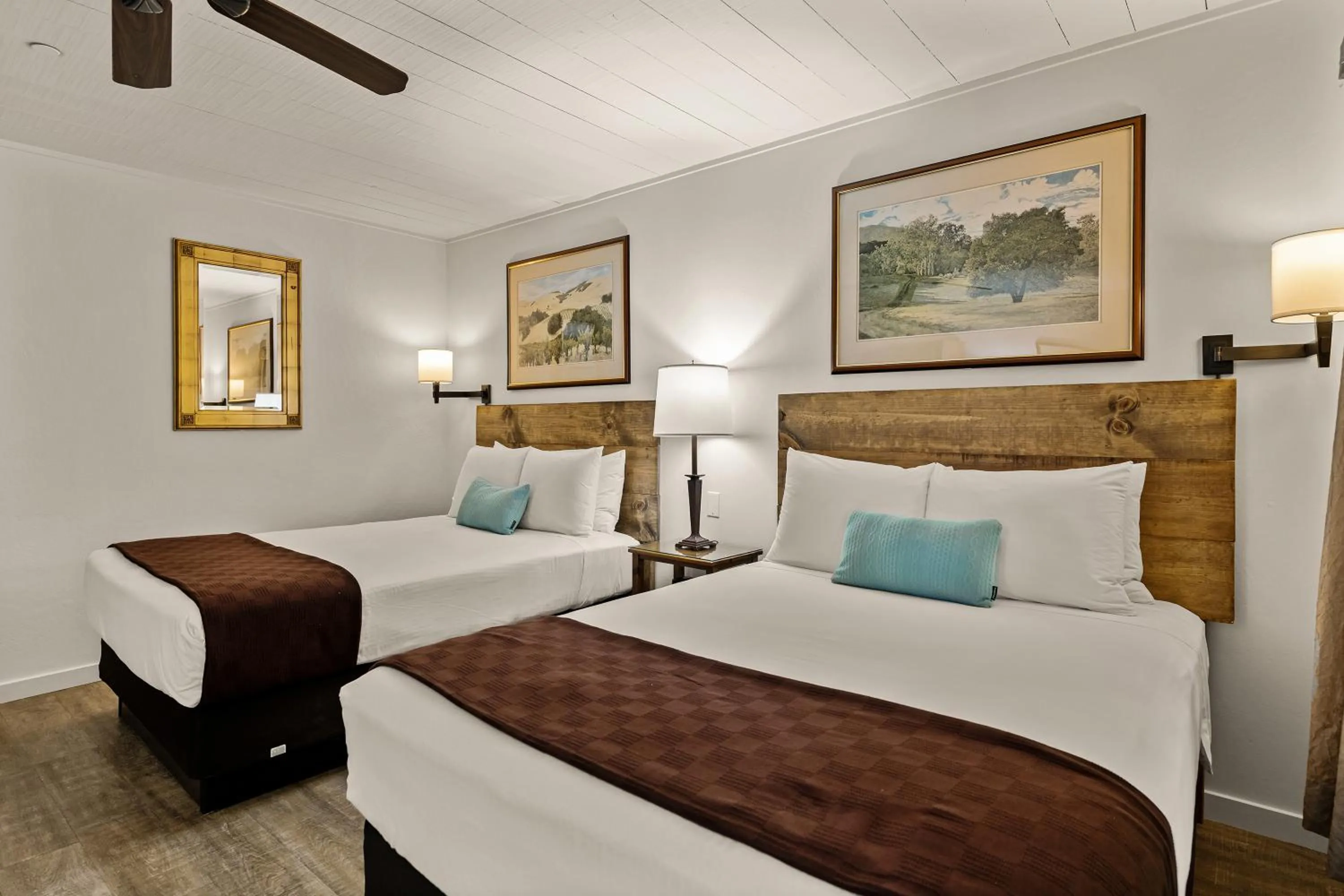 Bedroom, Bed in El Pueblo Inn