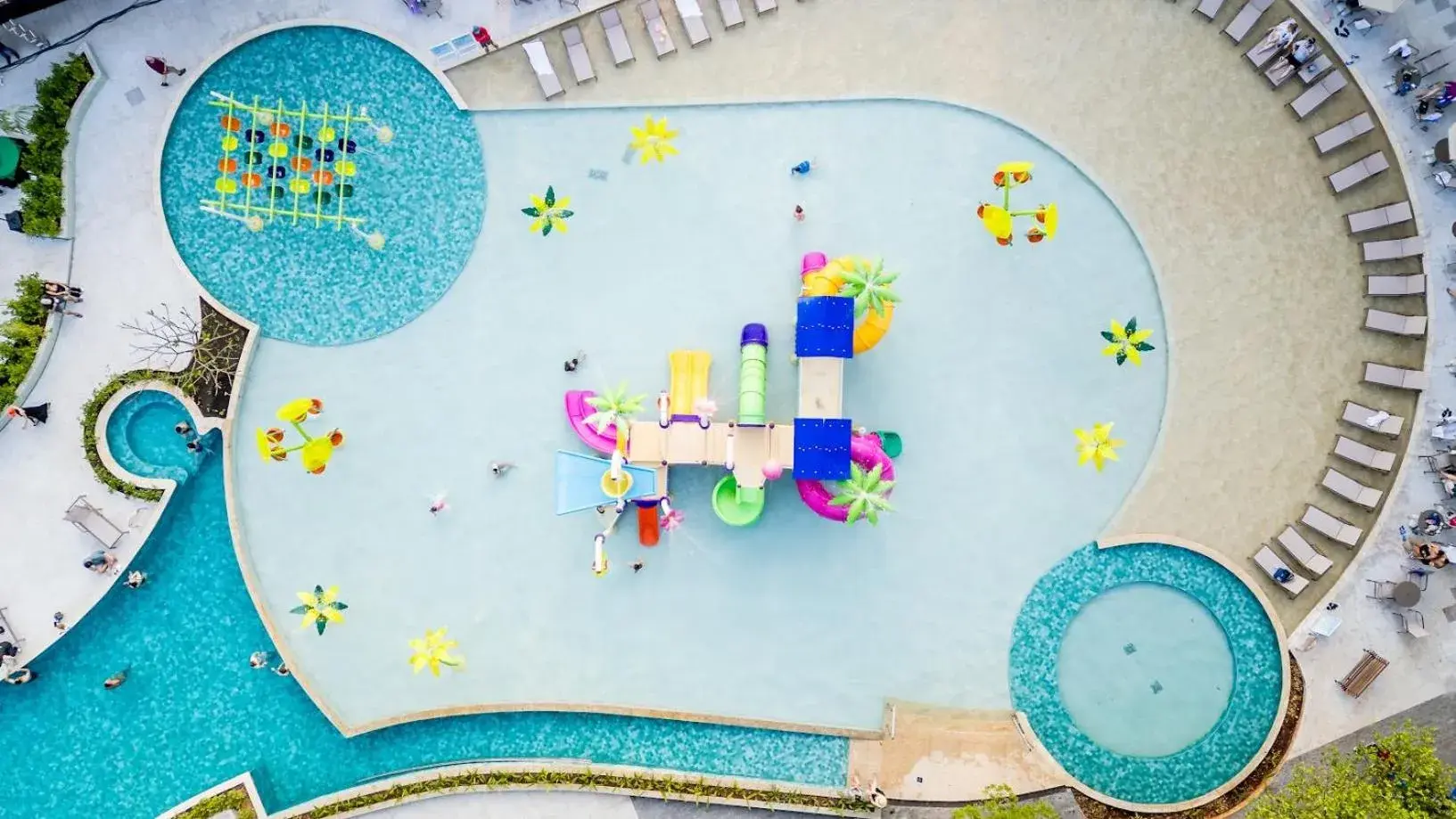 Pool view in Rafain Palace Hotel & Convention Center Pool view in Rafain Palace Hotel & Convention Center