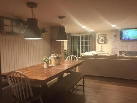 Dining area in Ocean Manor 1100 Inn