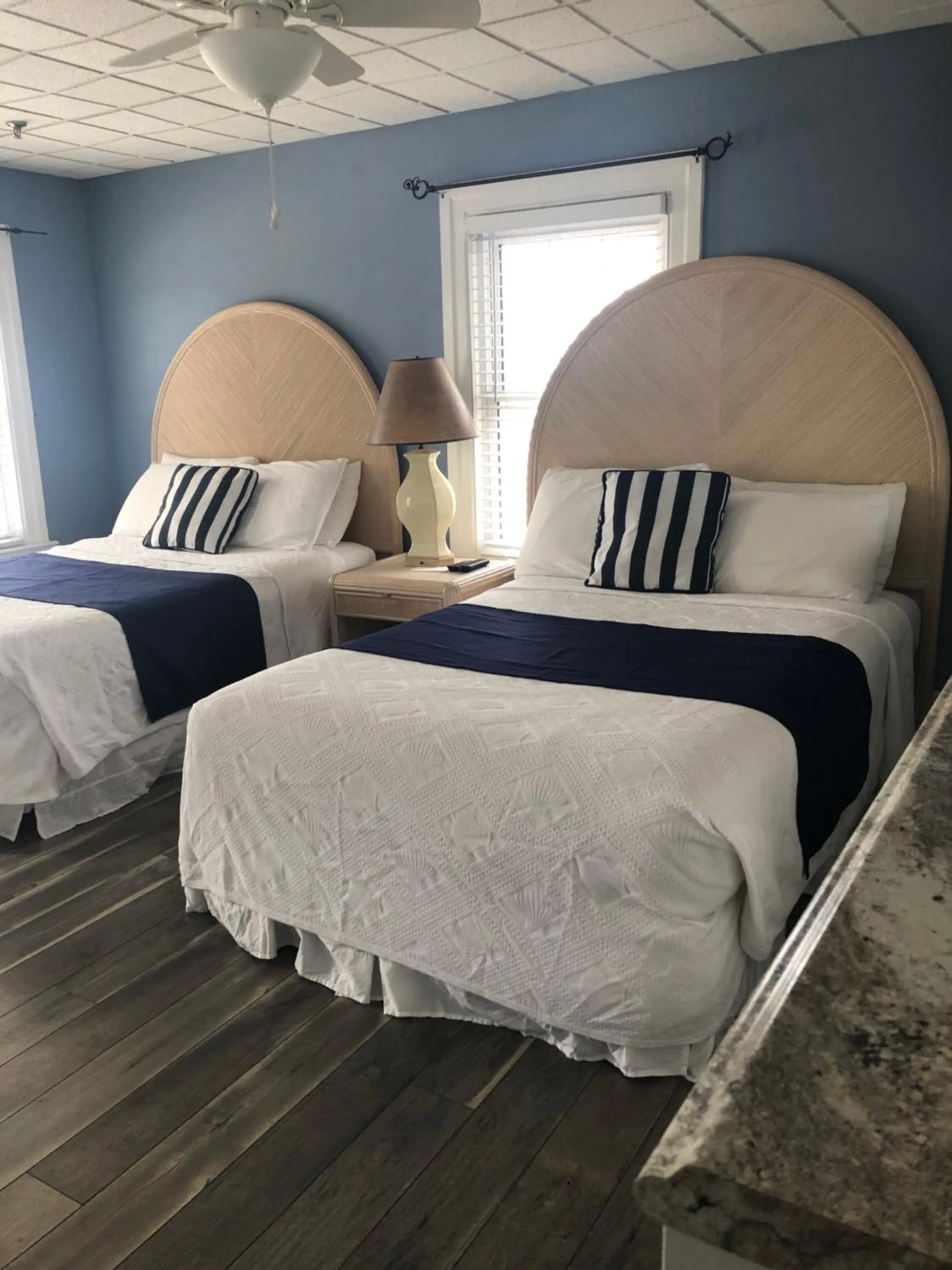 Bed in Ocean Manor 1100 Inn