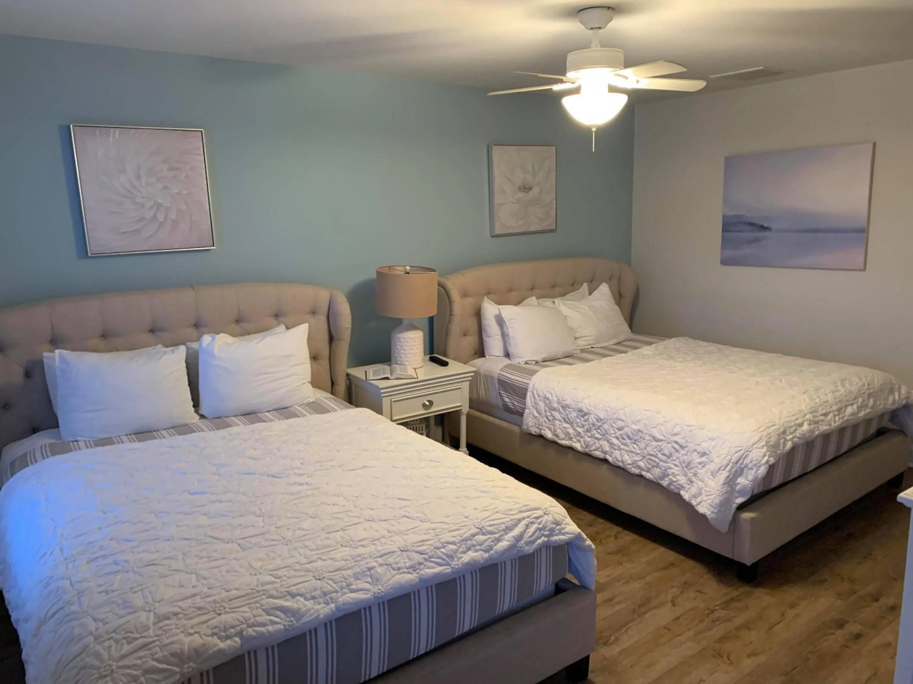 Bed in Ocean Manor 1100 Inn