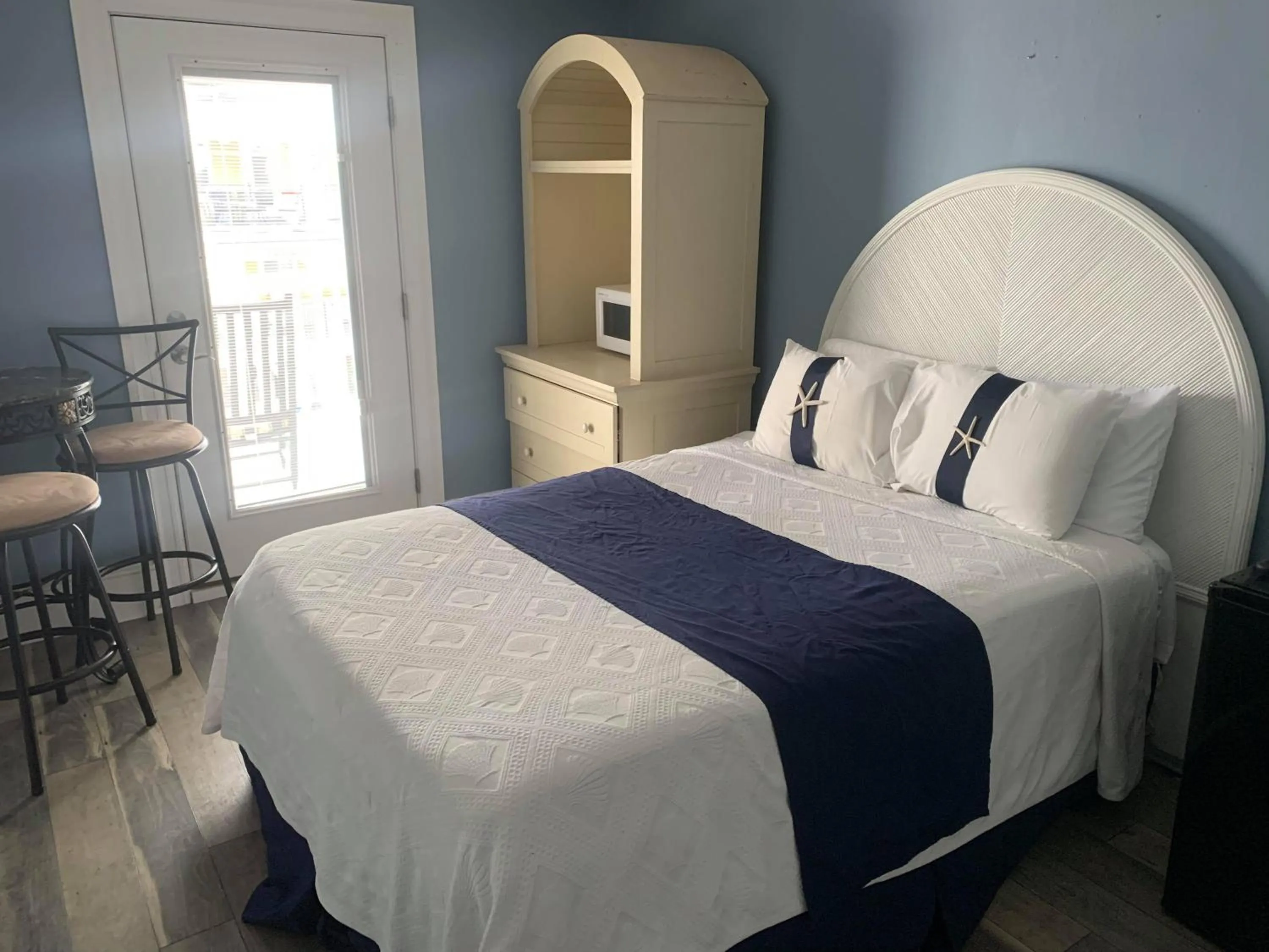 Bed in Ocean Manor 1100 Inn