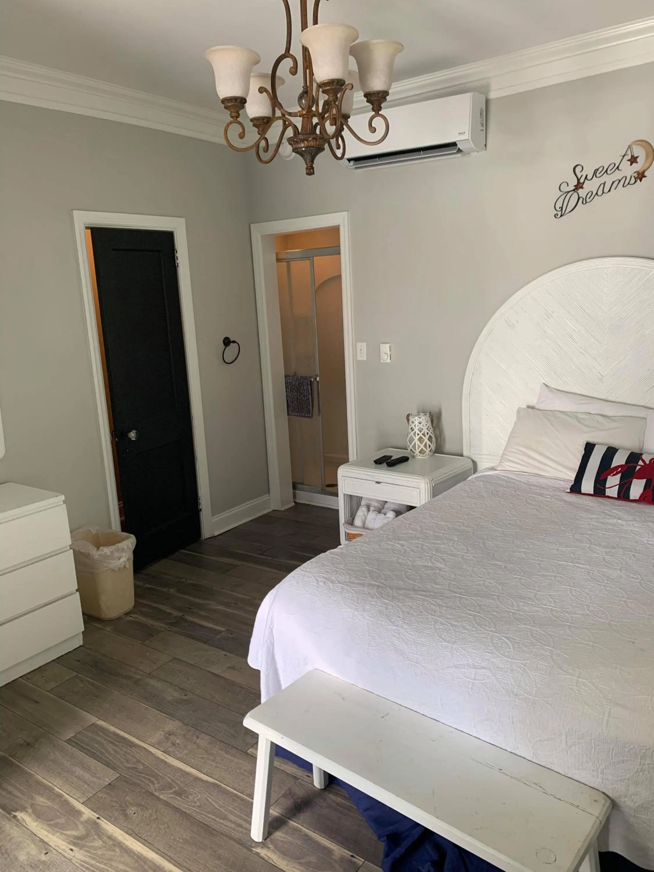 Bed in Ocean Manor 1100 Inn