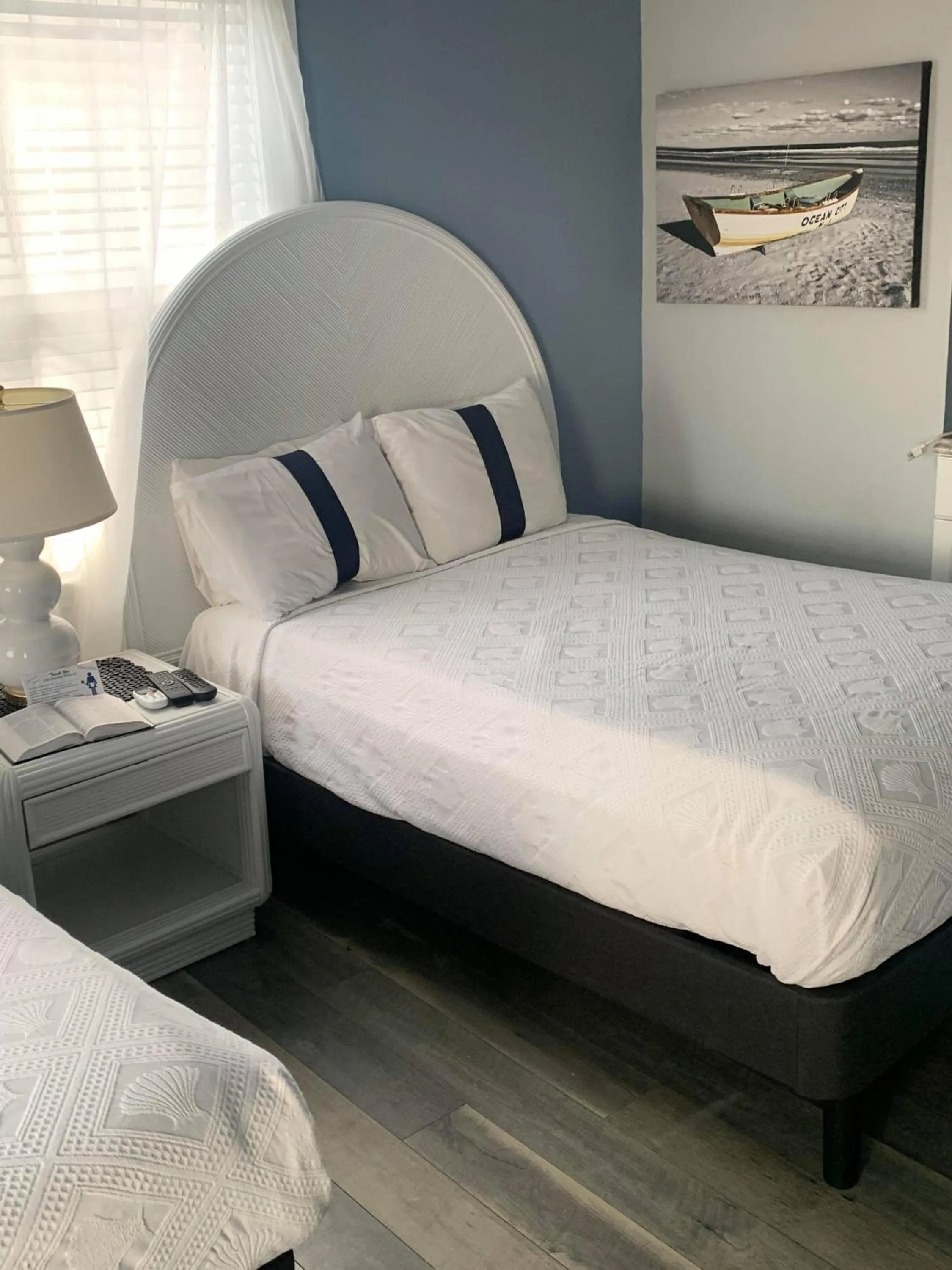 Bed in Ocean Manor 1100 Inn