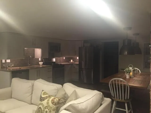 Dining area in Ocean Manor 1100 Inn