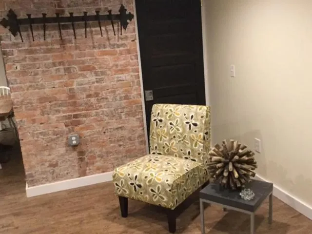 Seating area in Ocean Manor 1100 Inn