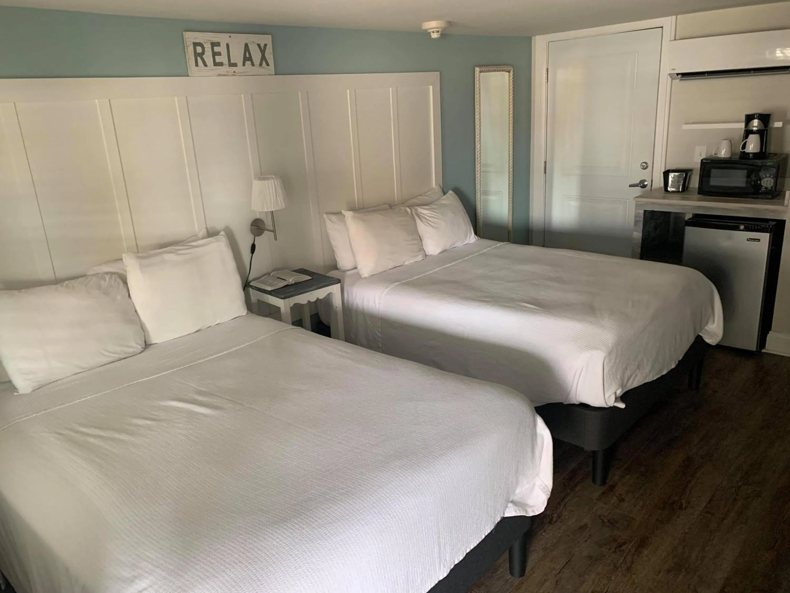 Bed in Ocean Manor 1100 Inn