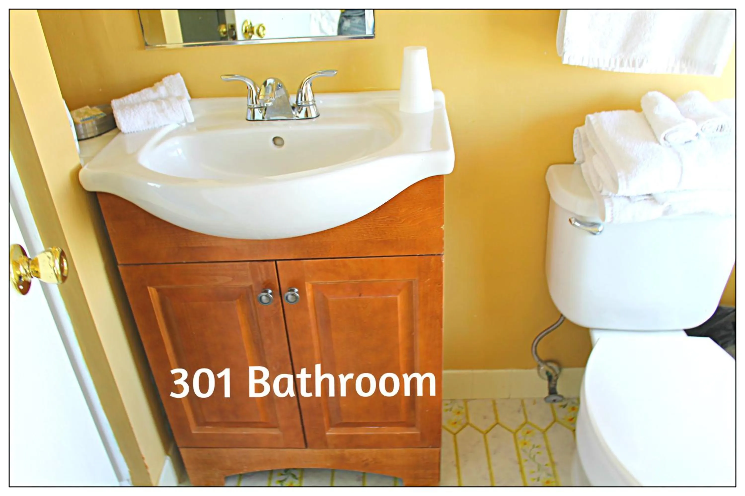 Bathroom in Ocean Manor 1100 Inn