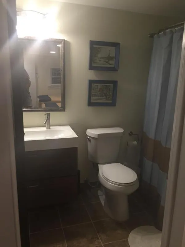 Bathroom in Ocean Manor 1100 Inn