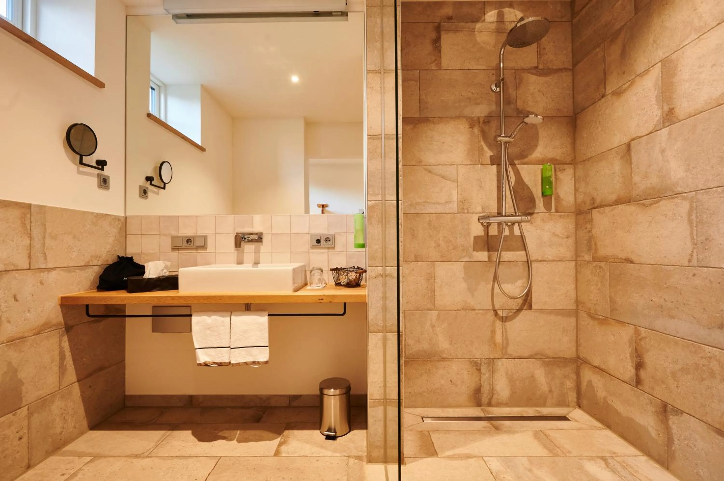 Bathroom in Nordenholzer Hofhotel