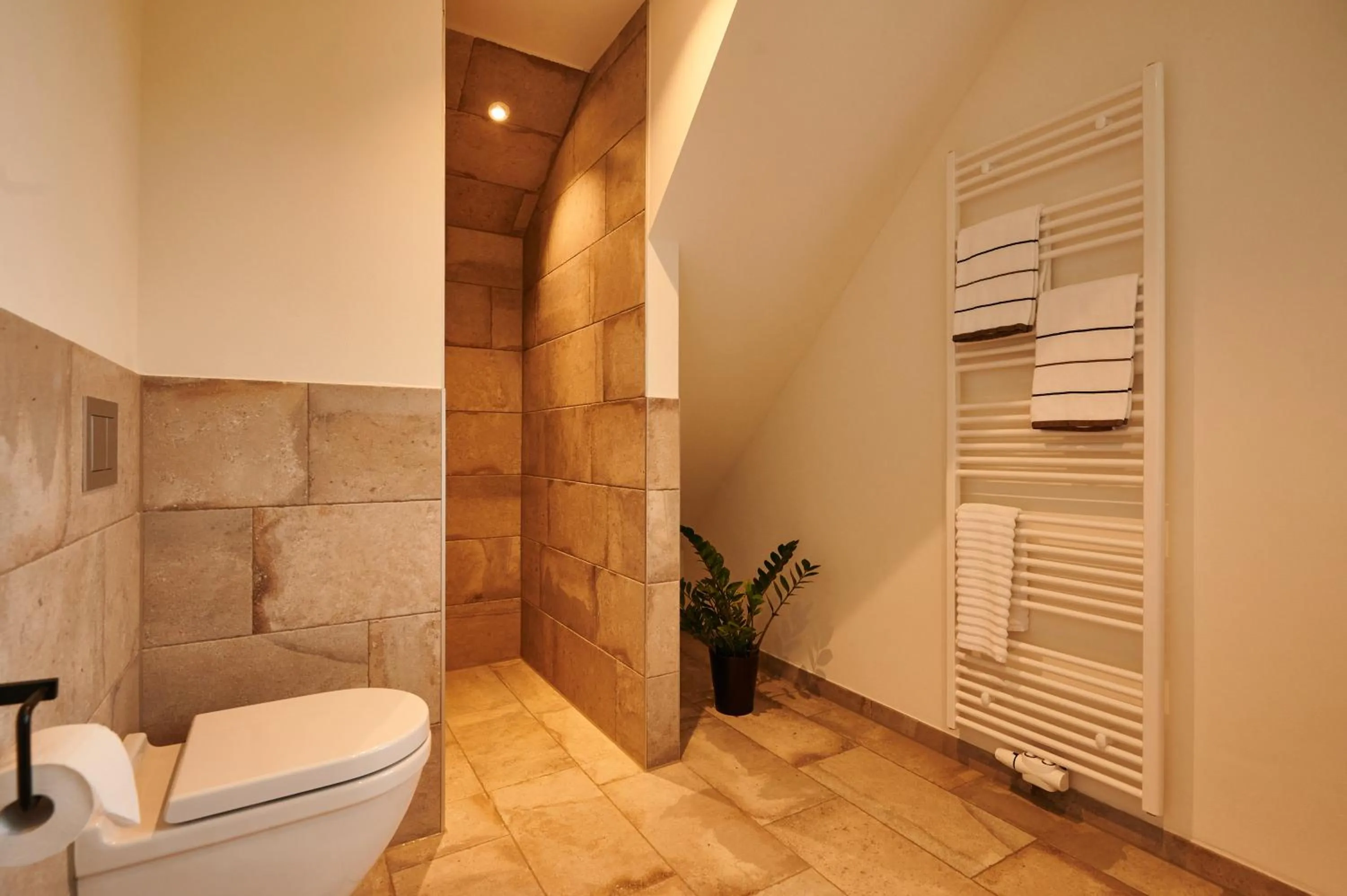 Bathroom in Nordenholzer Hofhotel