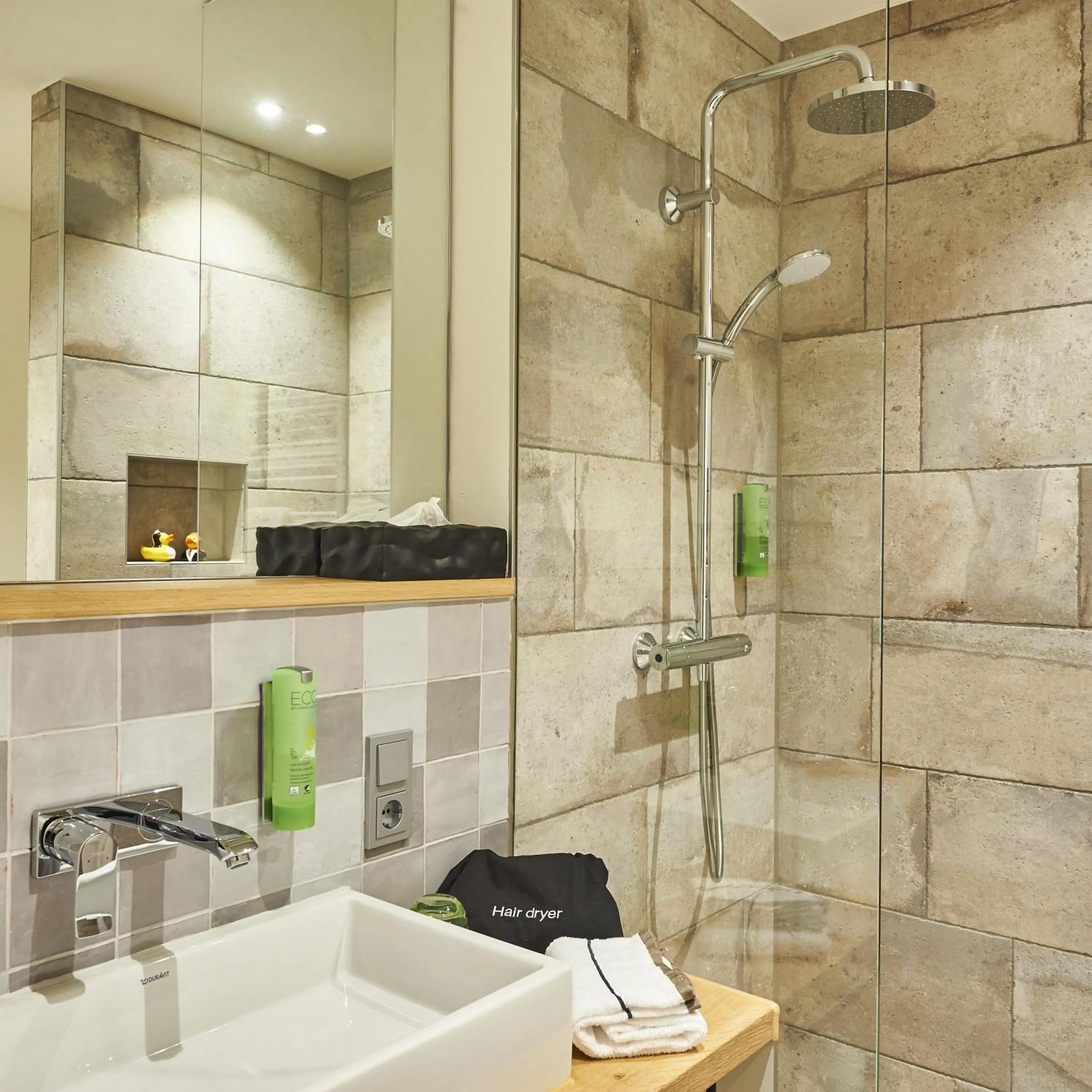 Bathroom in Nordenholzer Hofhotel