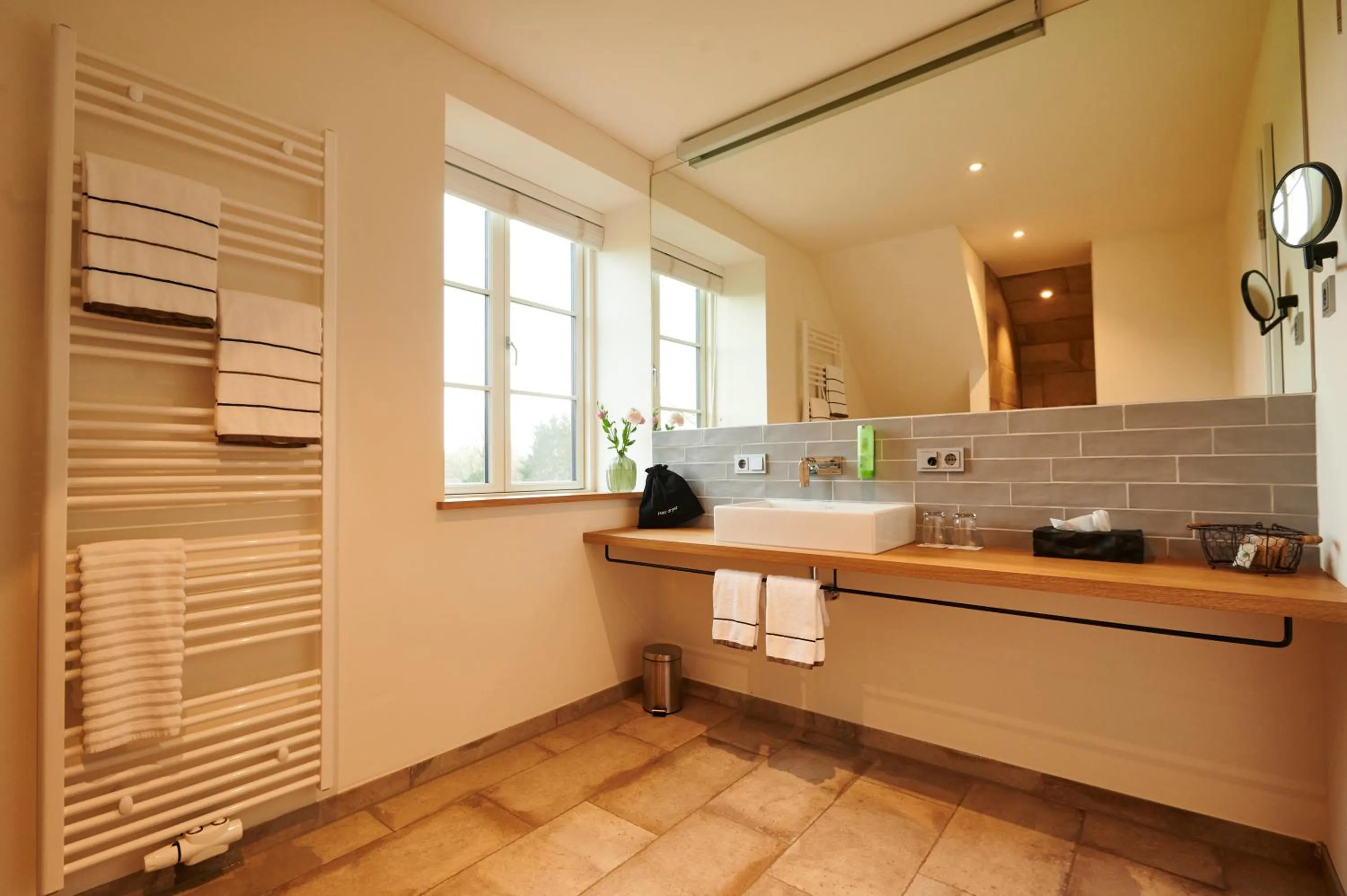 Bathroom in Nordenholzer Hofhotel