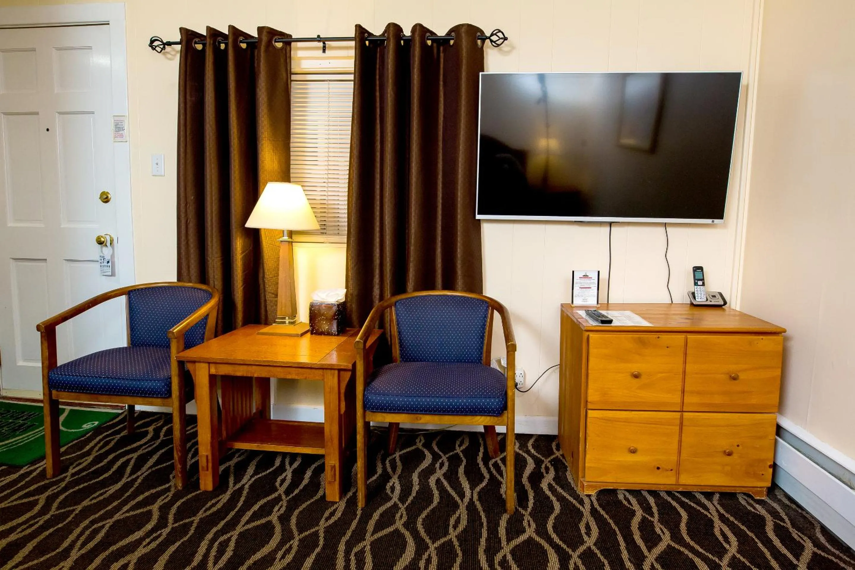 Seating area in Willows Motel