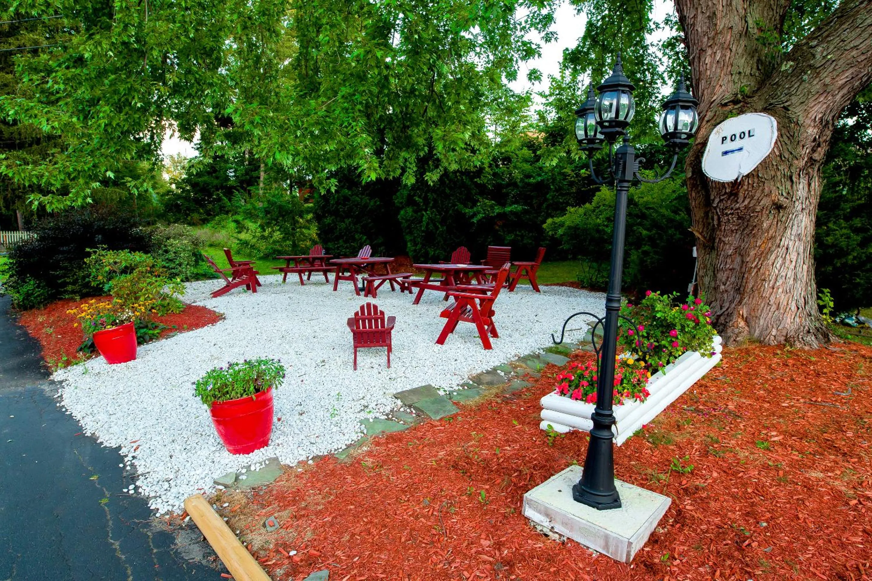 Patio in Willows Motel