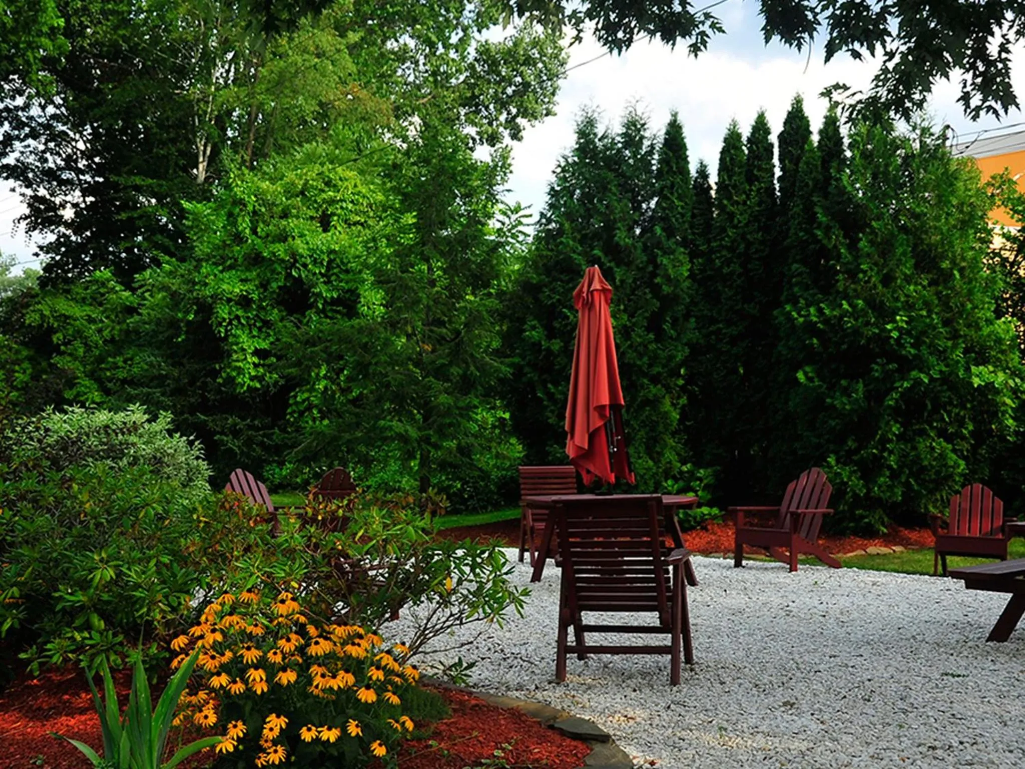 Patio in Willows Motel
