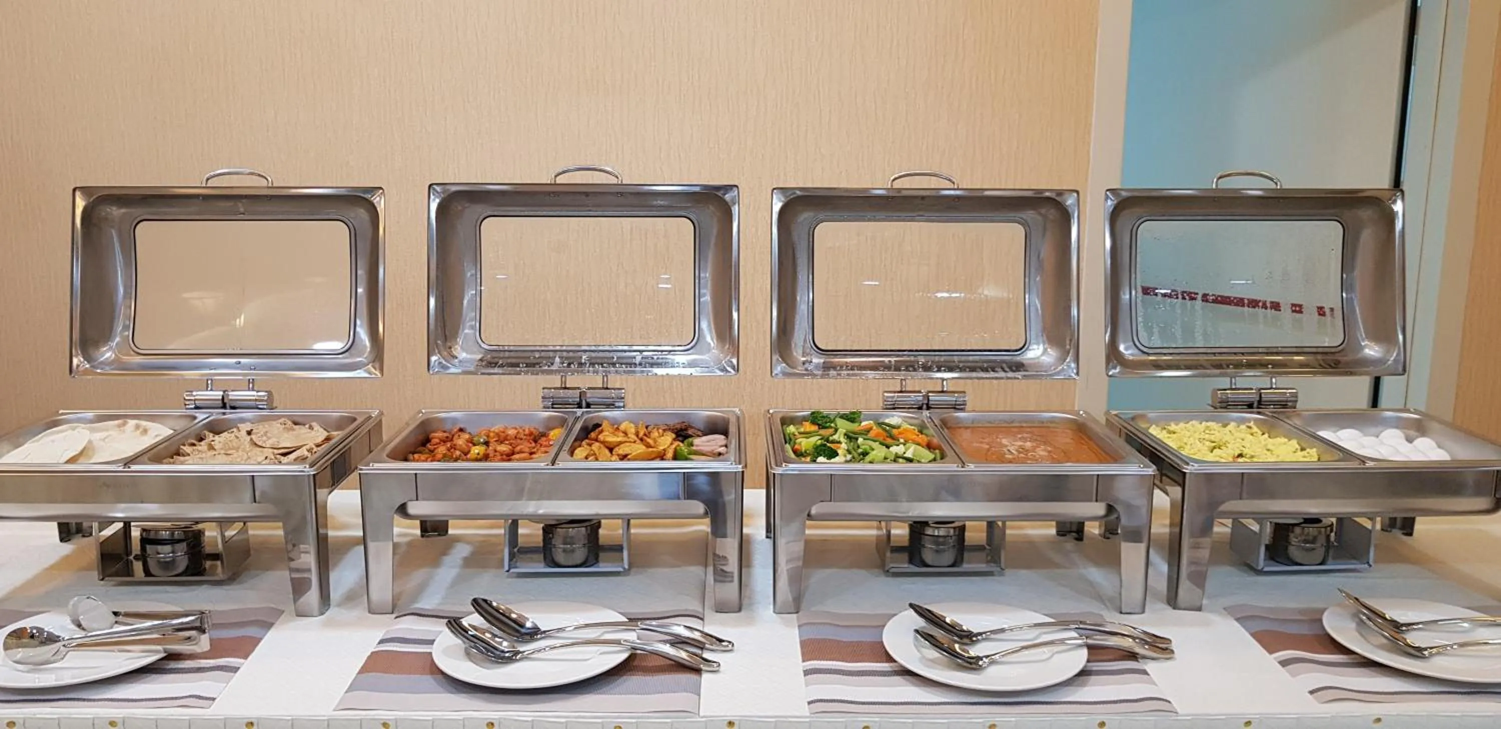 Food and drinks in Muscat Plaza Hotel