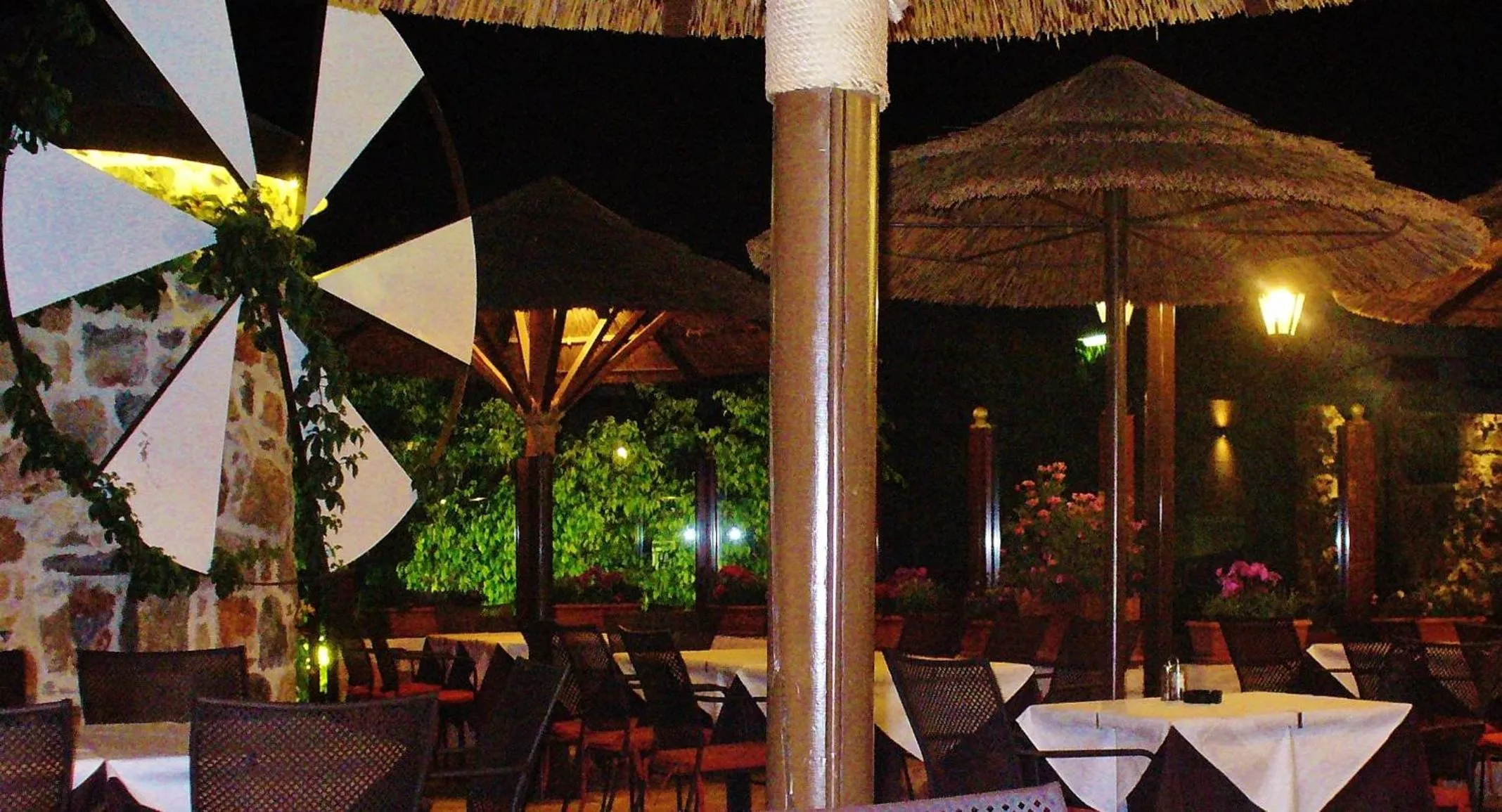 Restaurant/places to eat in 24 Seven Boutique Hotel