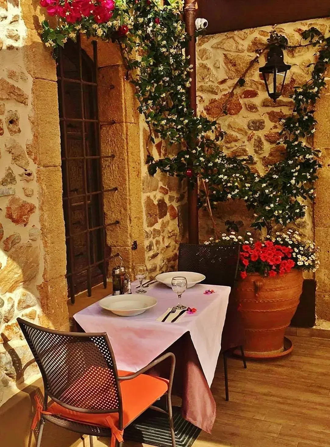 Restaurant/places to eat in 24 Seven Boutique Hotel Restaurant/places to eat in 24 Seven Boutique Hotel