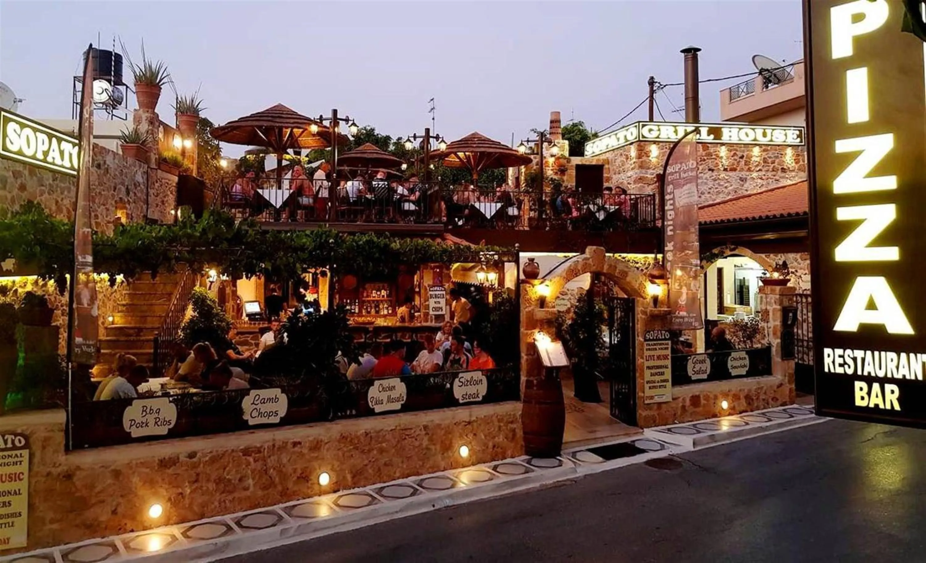 Restaurant/places to eat in 24 Seven Boutique Hotel