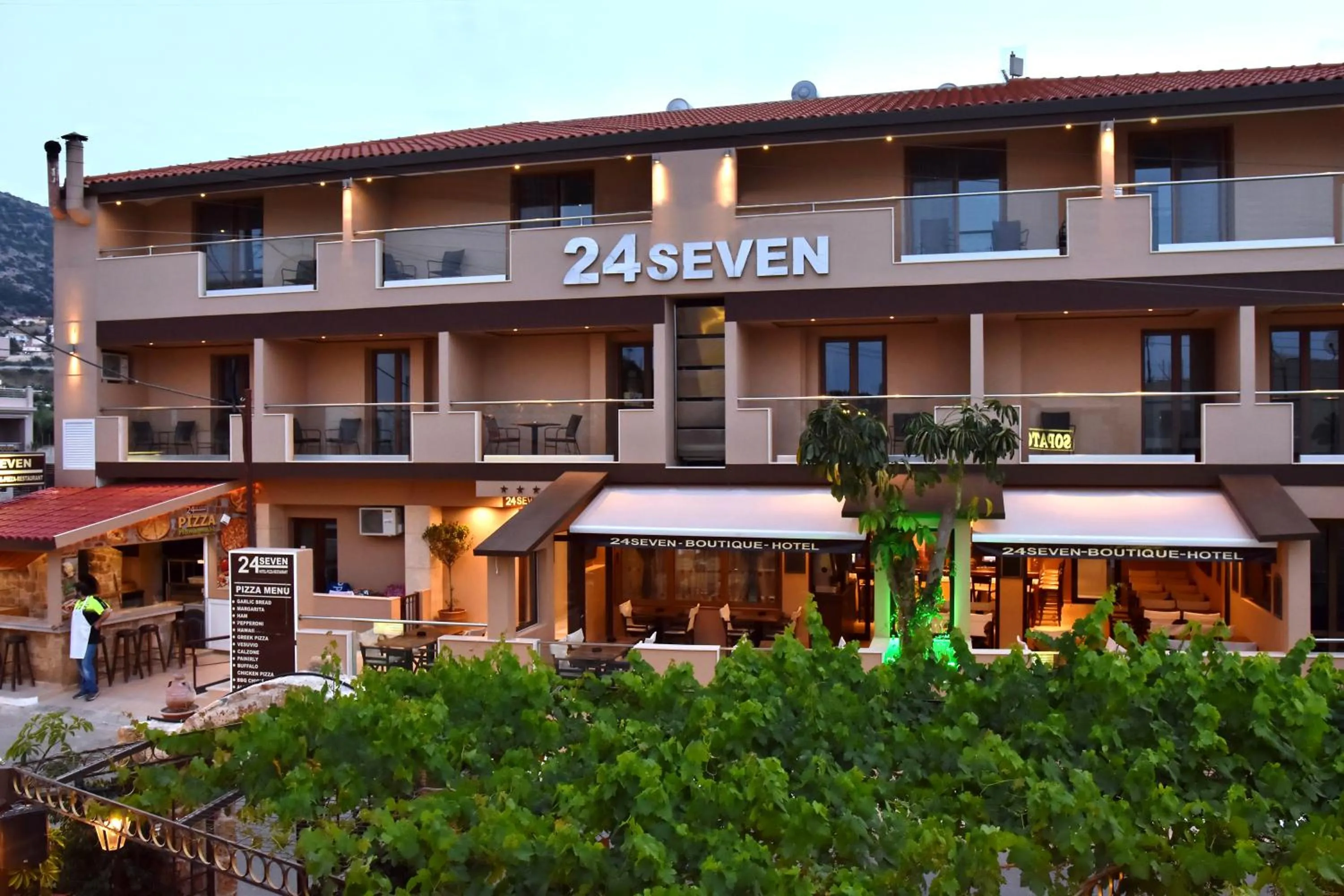 Restaurant/places to eat in 24 Seven Boutique Hotel