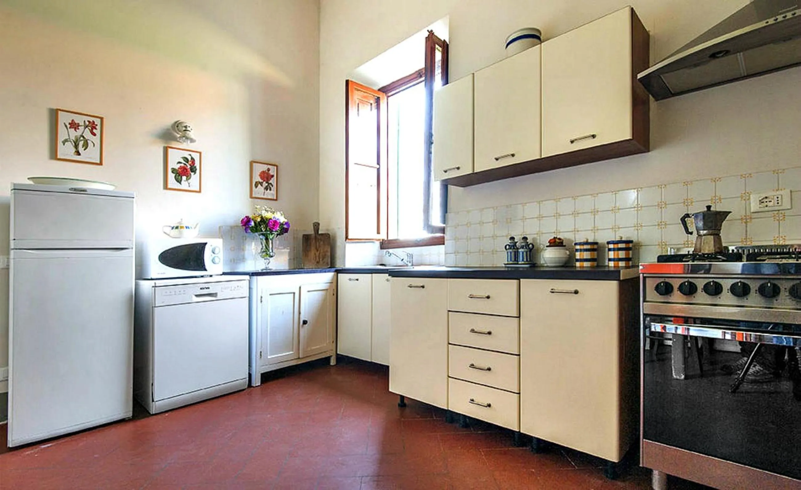 Kitchen or kitchenette in Villa Martina
