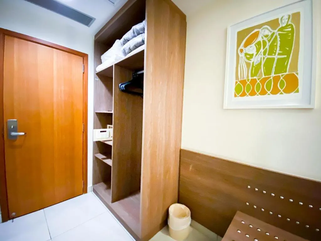 wardrobe, Bed in Hotel Rainha do Brasil