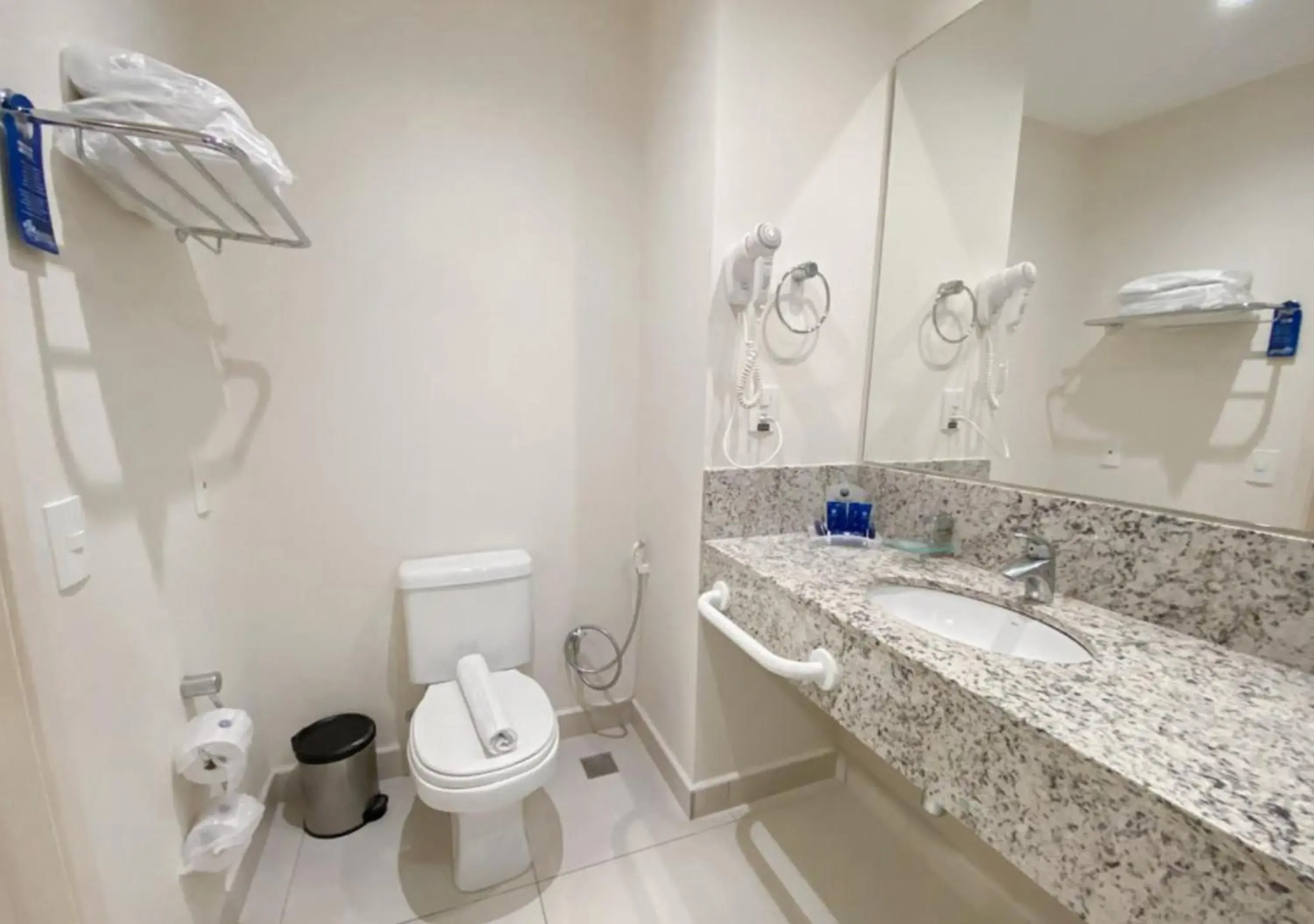 Bedroom in Hotel Rainha do Brasil Bedroom in Hotel Rainha do Brasil