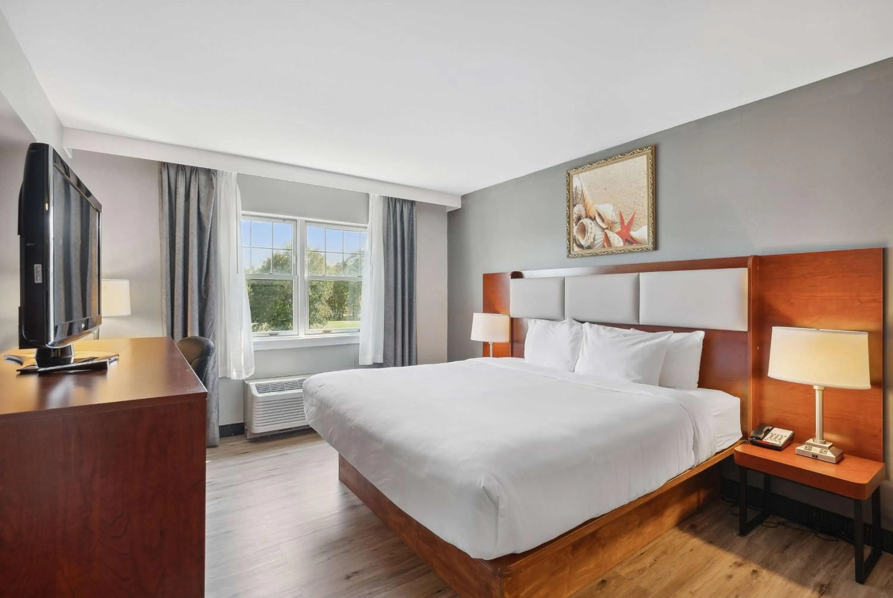 Photo of the whole room, Bed in Ramada by Wyndham Saco/Old Orchard Beach Area