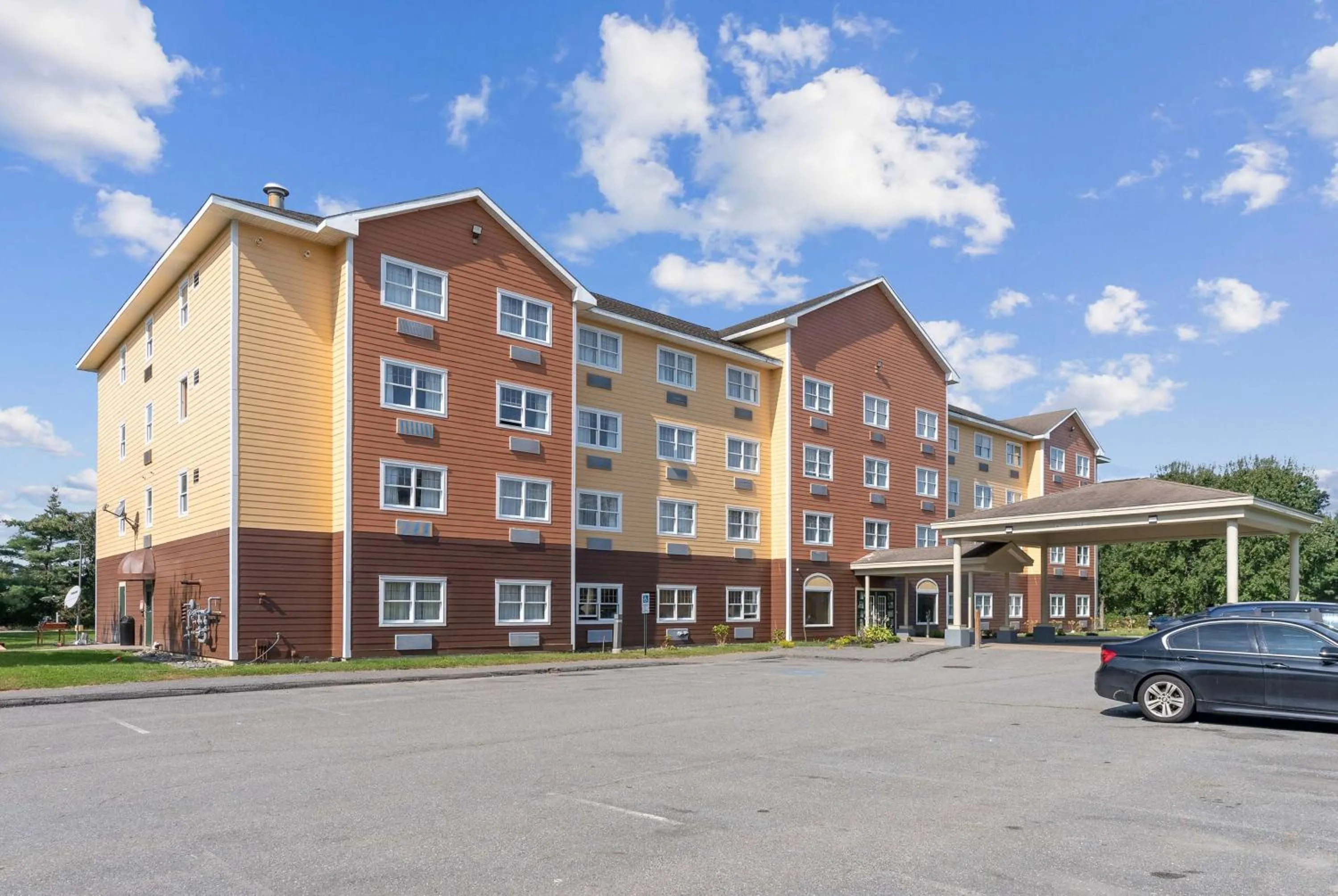Property building in Ramada by Wyndham Saco/Old Orchard Beach Area
