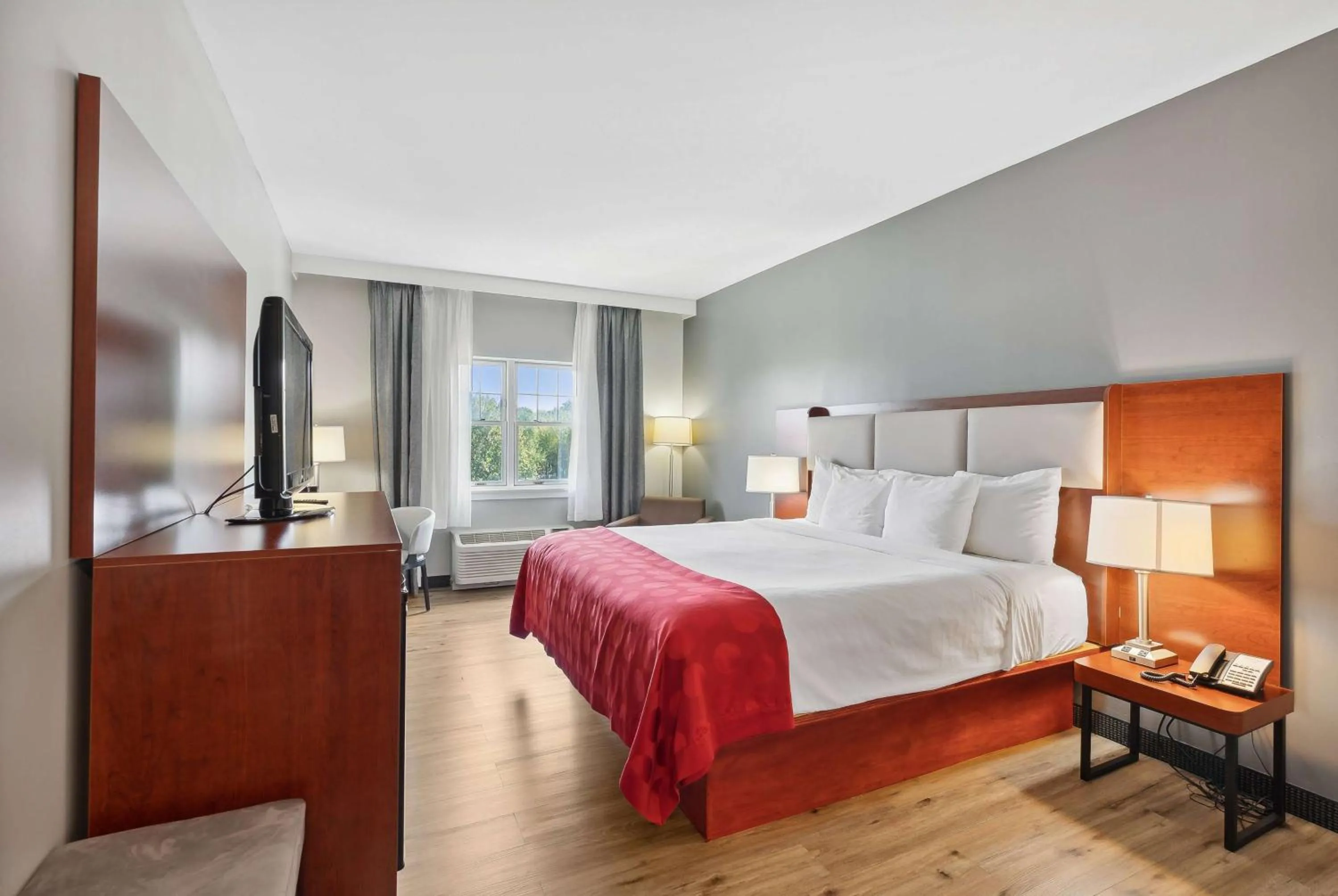 Photo of the whole room, Bed in Ramada by Wyndham Saco/Old Orchard Beach Area