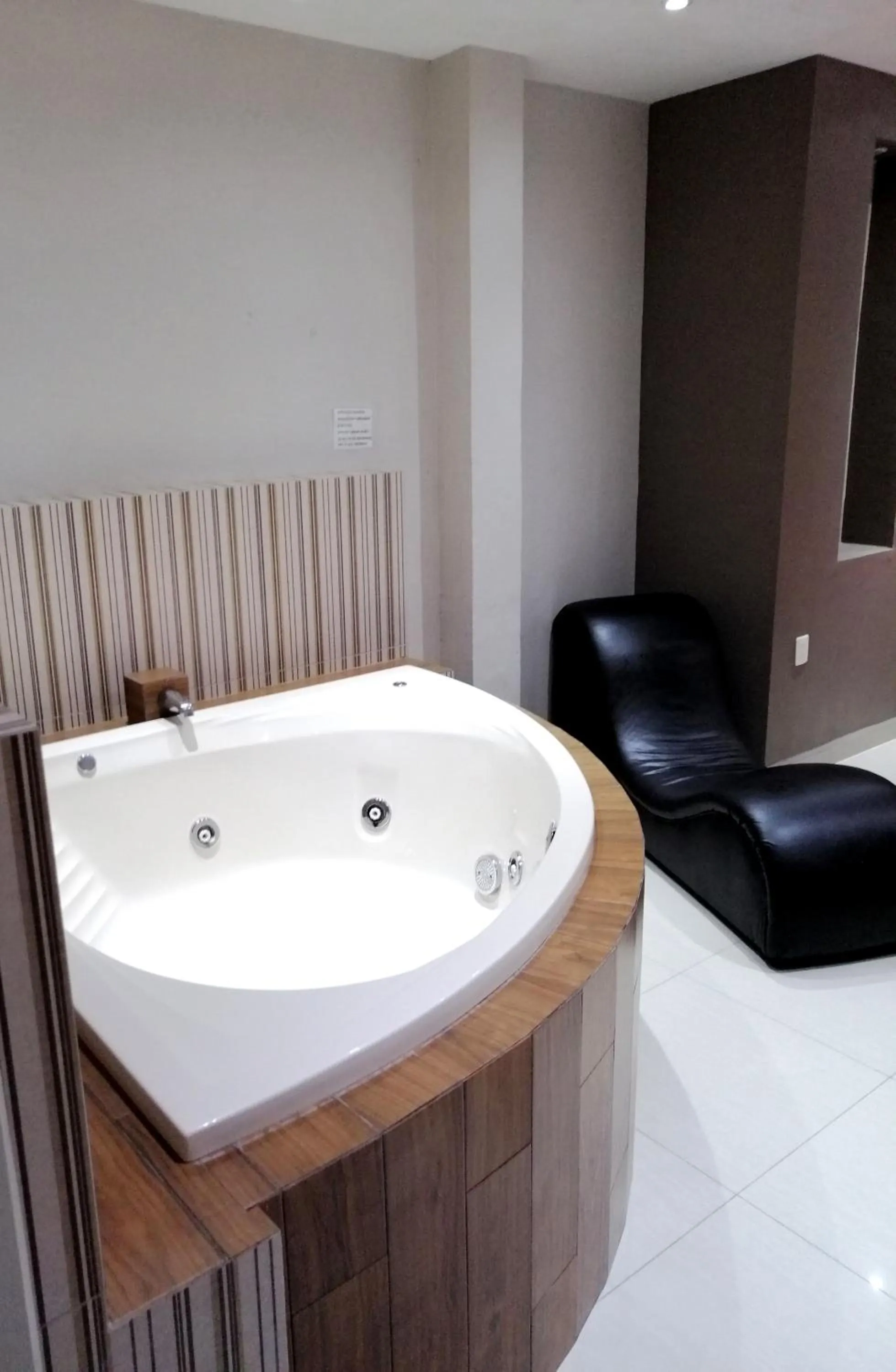 Bath in Hotel Maria Elena