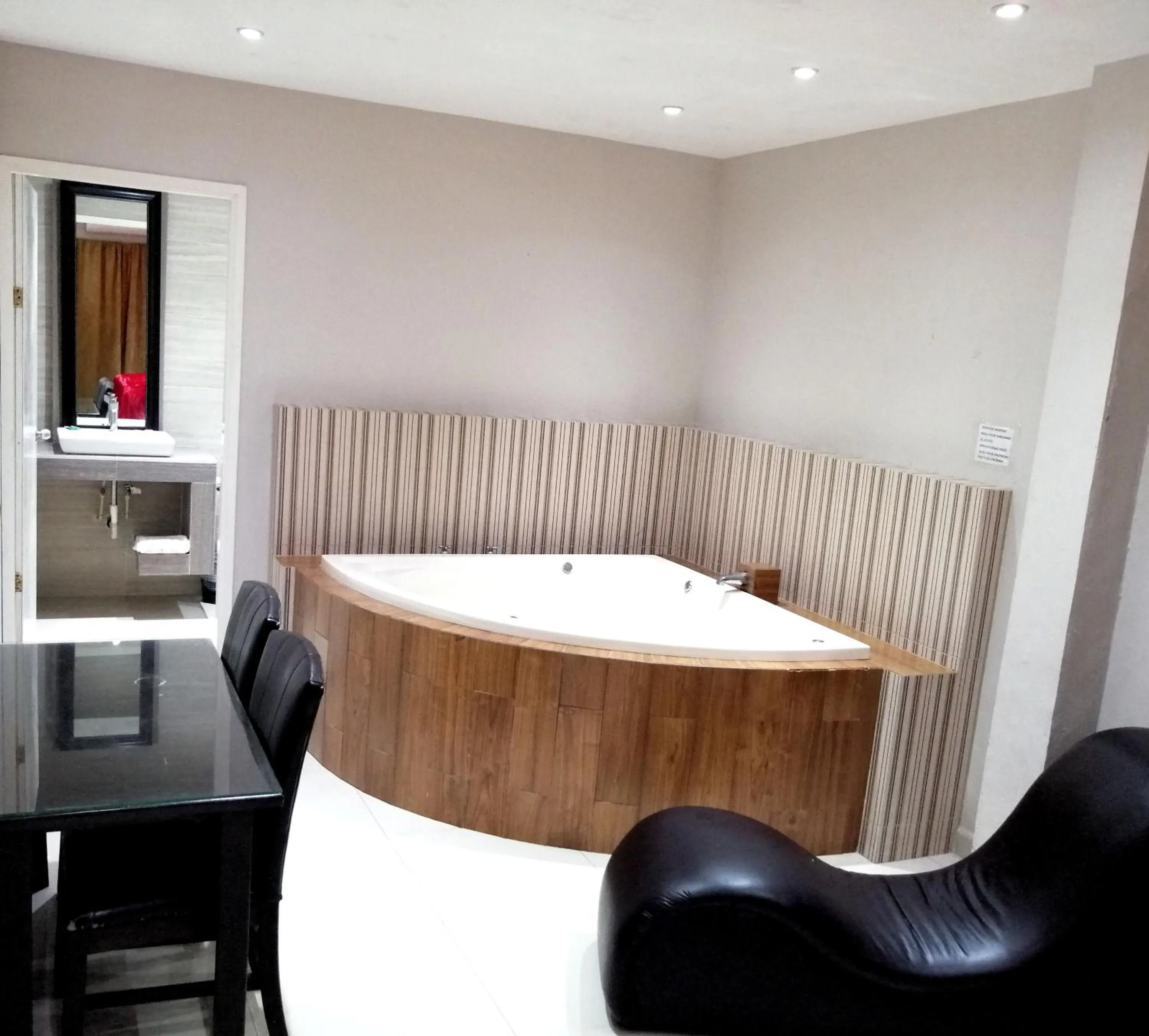 Photo of the whole room in Hotel Maria Elena