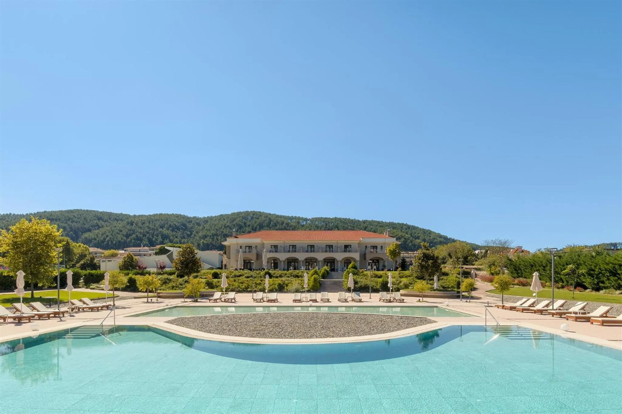Swimming pool in The Lake Hotel