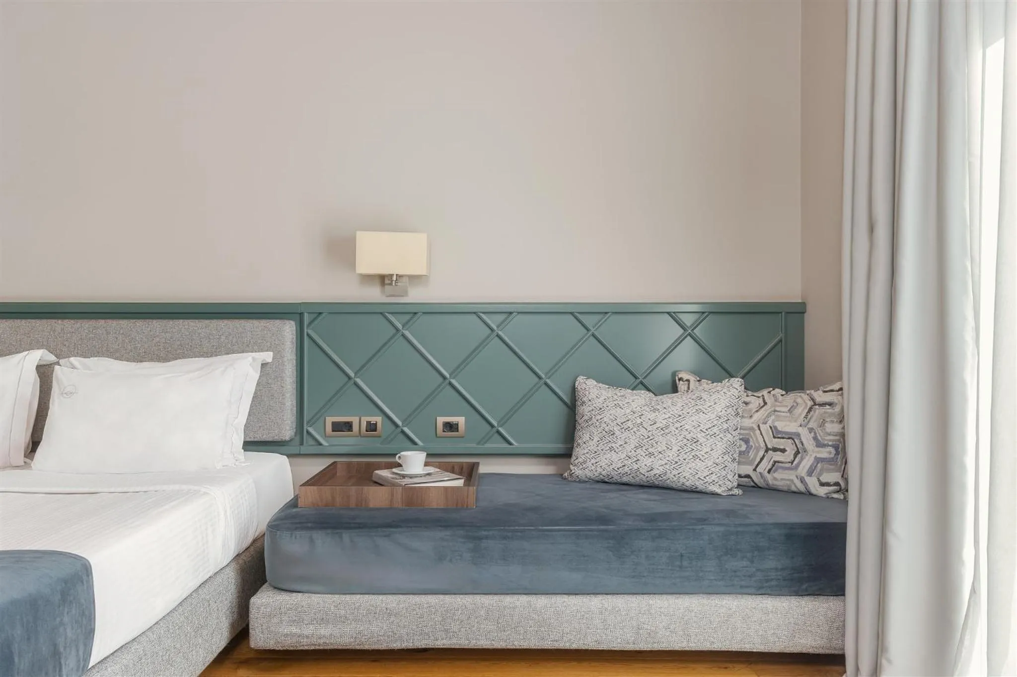 Bedroom, Bed in The Lake Hotel