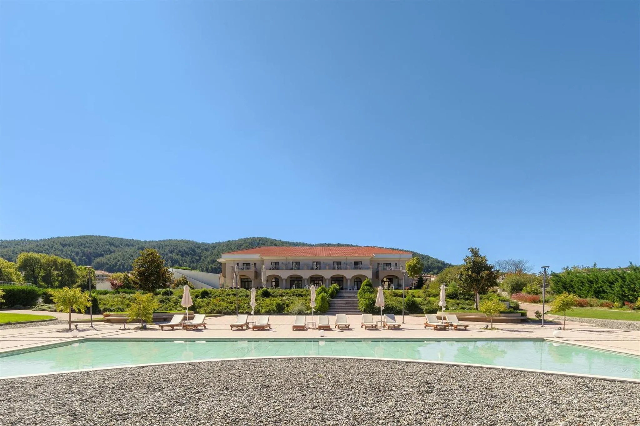 Swimming pool in The Lake Hotel