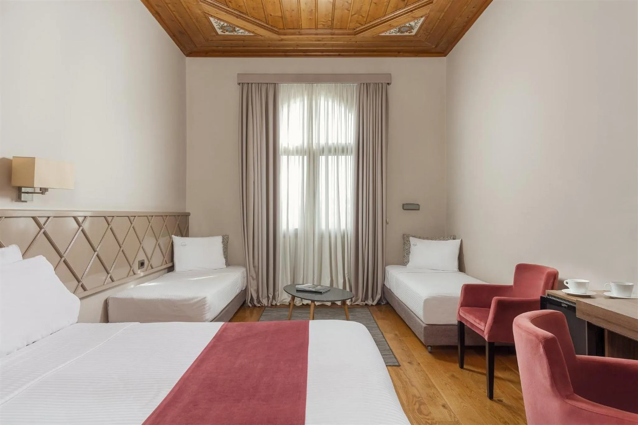 Photo of the whole room, Bed in The Lake Hotel