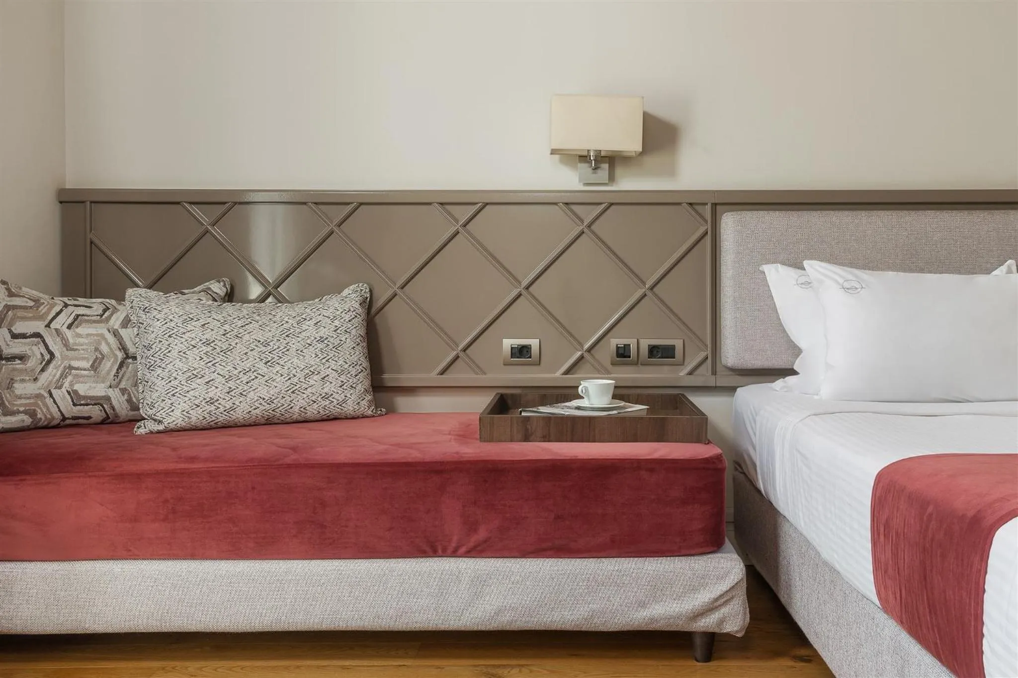 Bedroom, Bed in The Lake Hotel