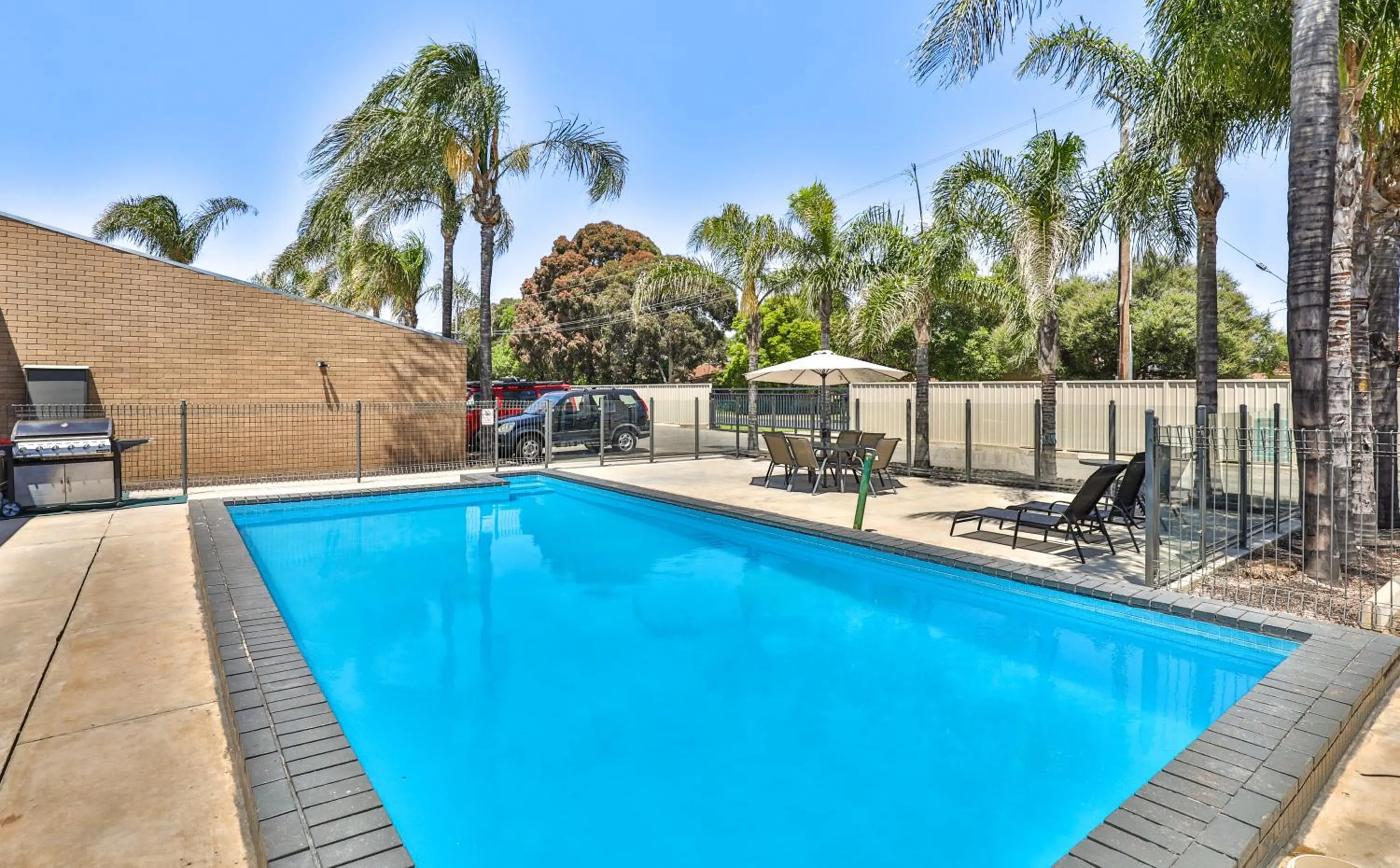 Swimming pool in Cottonwood Motor Inn